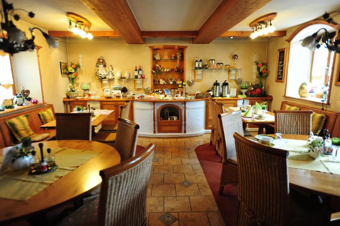 Restaurant/places to eat in Hotel Piccolo