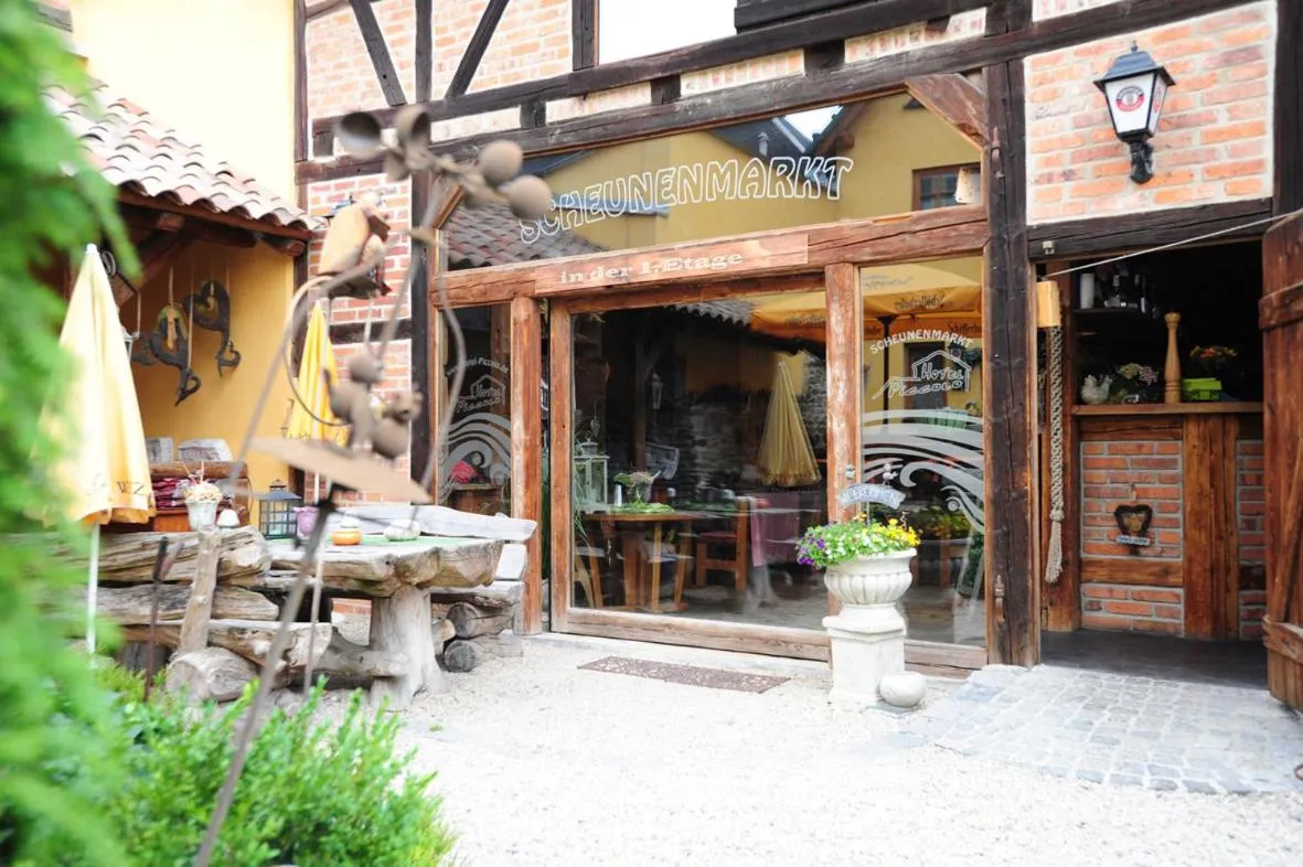 Restaurant/places to eat in Hotel Piccolo