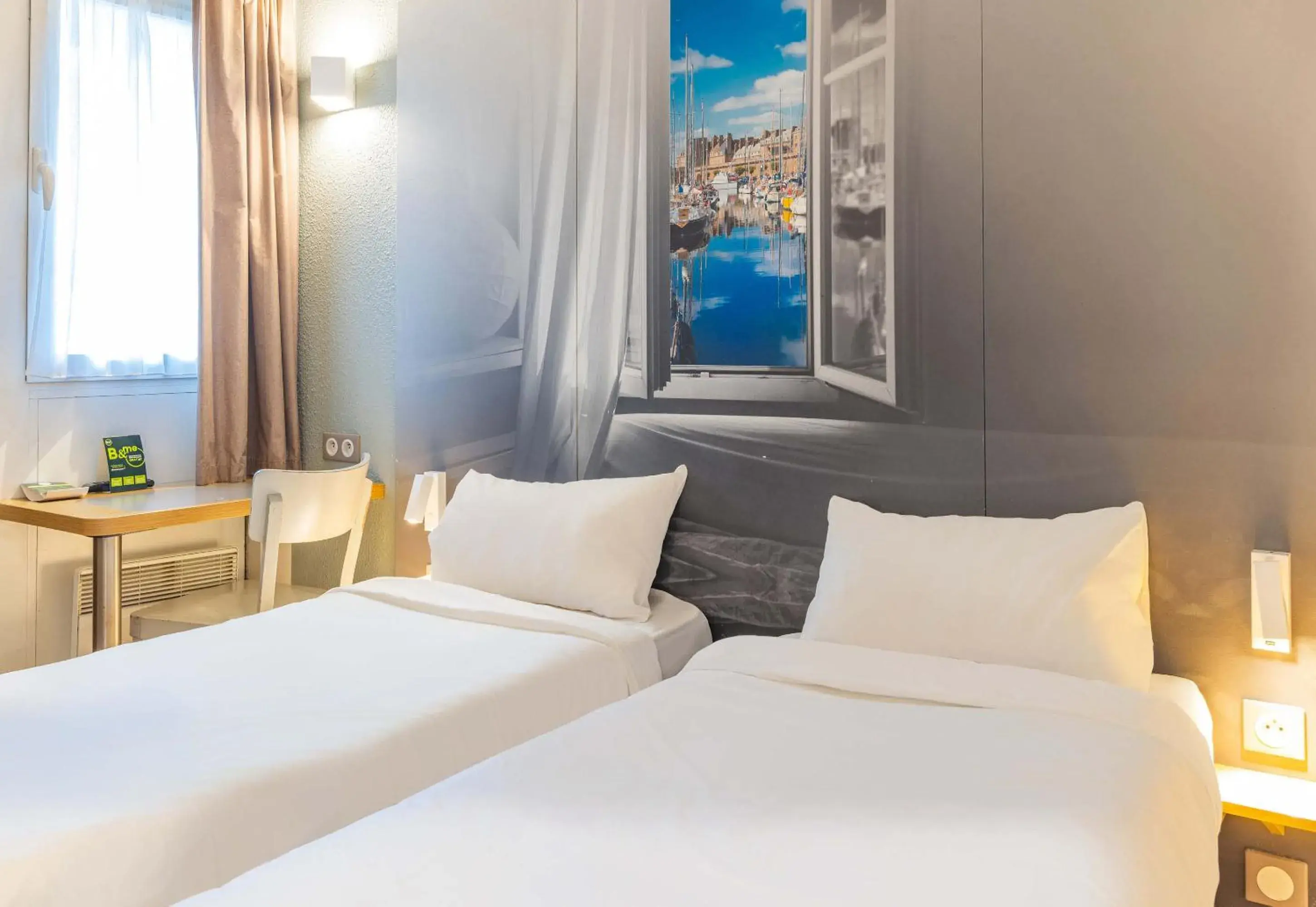 Bedroom, Bed in B&B HOTEL Saint-Malo Centre Bedroom, Bed in B&B HOTEL Saint-Malo Centre