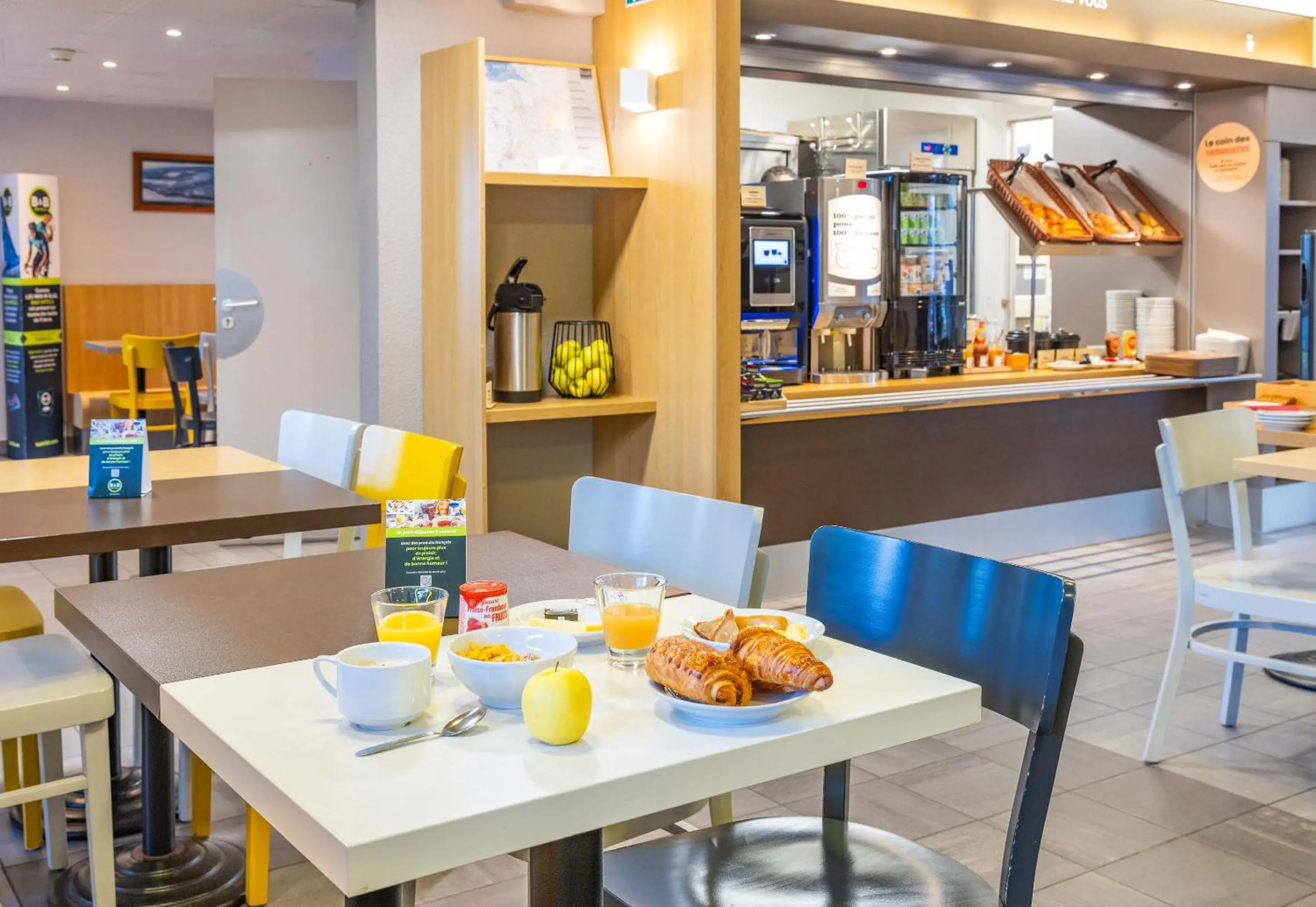 Restaurant/places to eat in B&B HOTEL Saint-Malo Centre