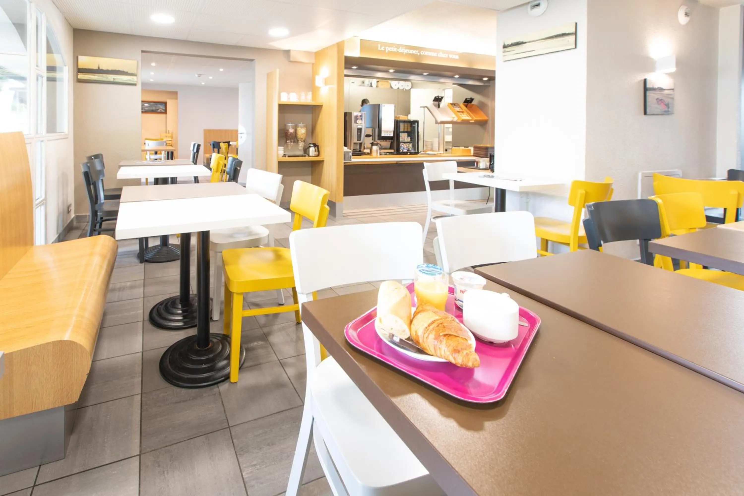 Buffet breakfast in B&B HOTEL Saint-Malo Centre