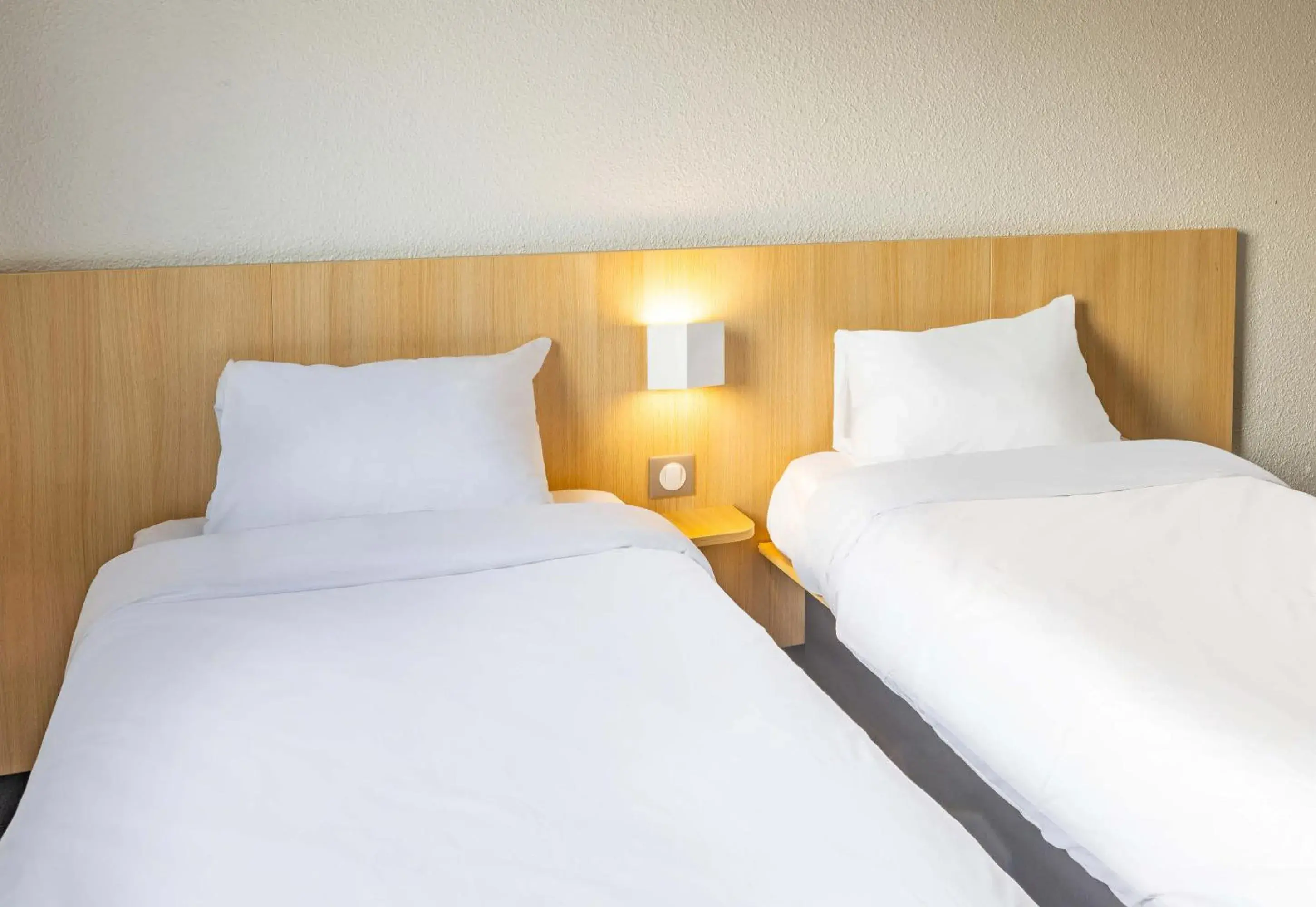 Bedroom, Bed in B&B HOTEL Saint-Malo Centre Bedroom, Bed in B&B HOTEL Saint-Malo Centre