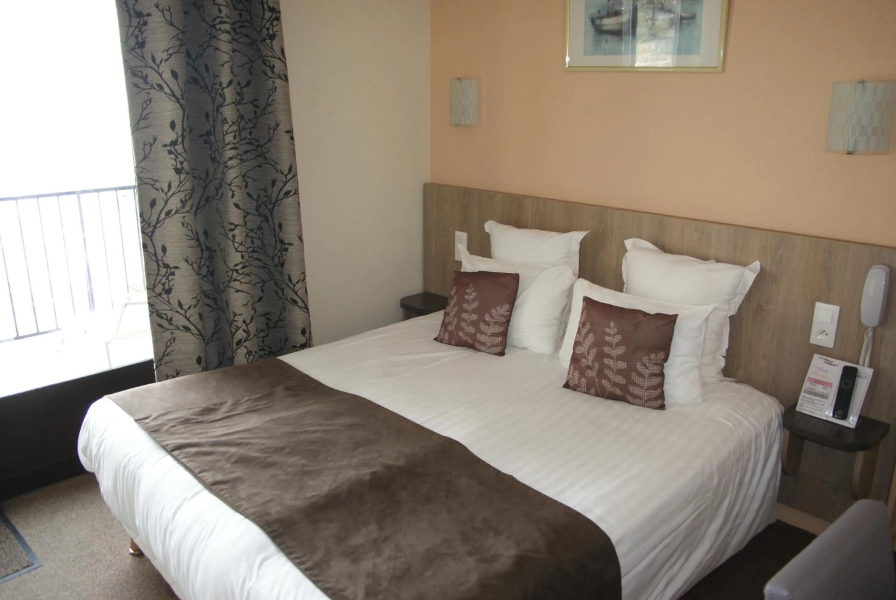 Bedroom, Bed in La Vieille Auberge