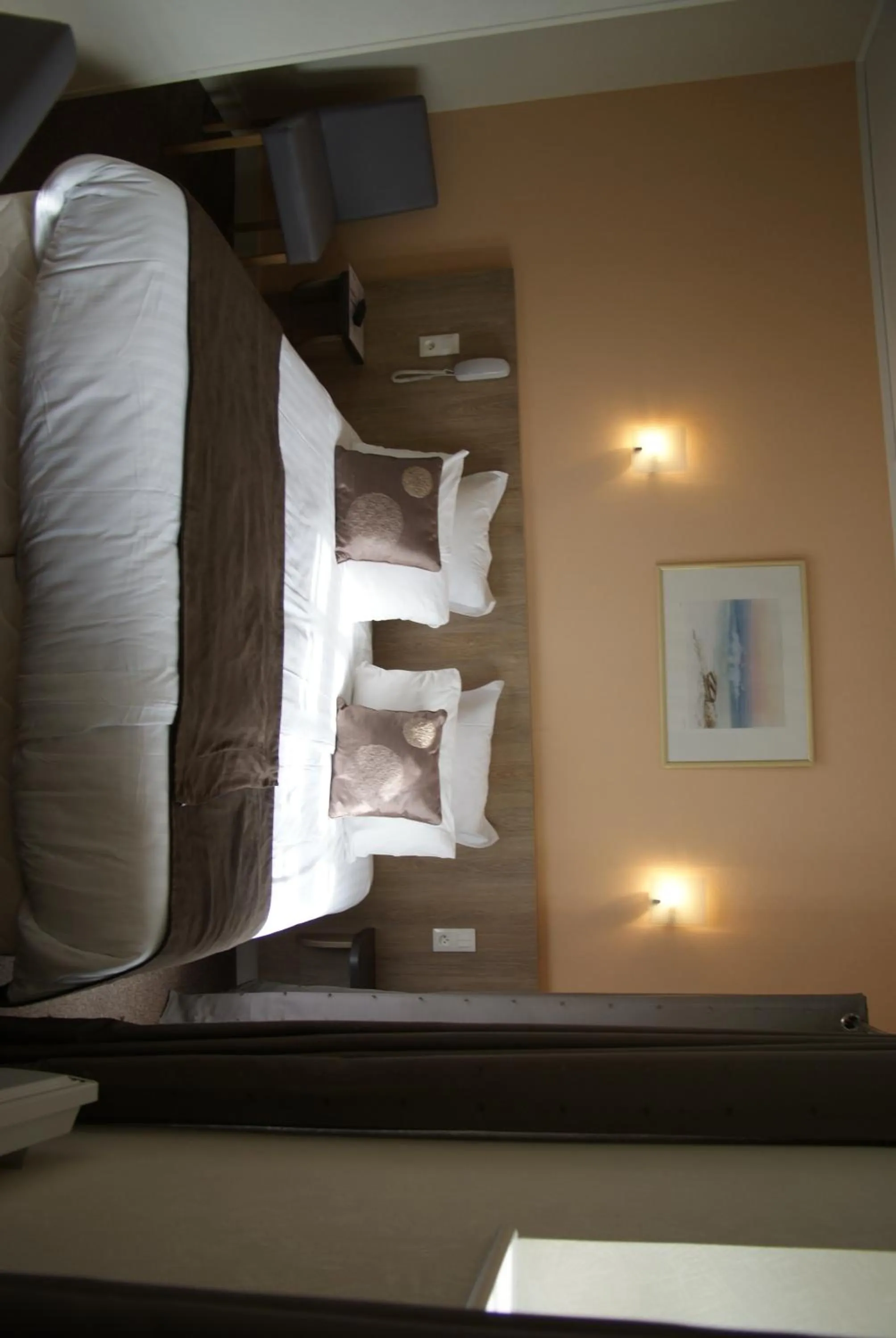 Bedroom, Bed in La Vieille Auberge