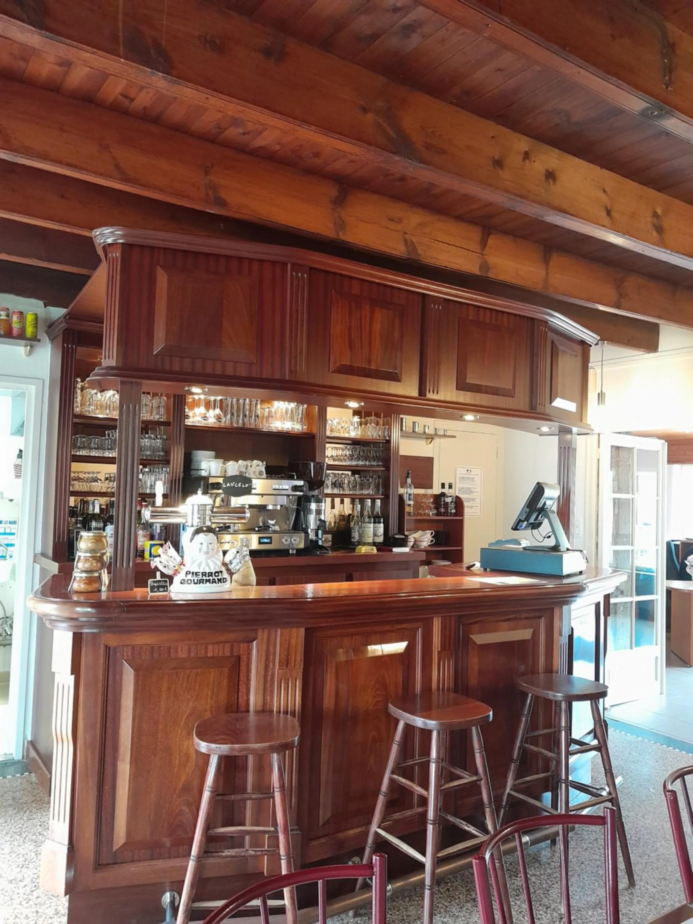 Lounge or bar in Hôtel Le Trécelin