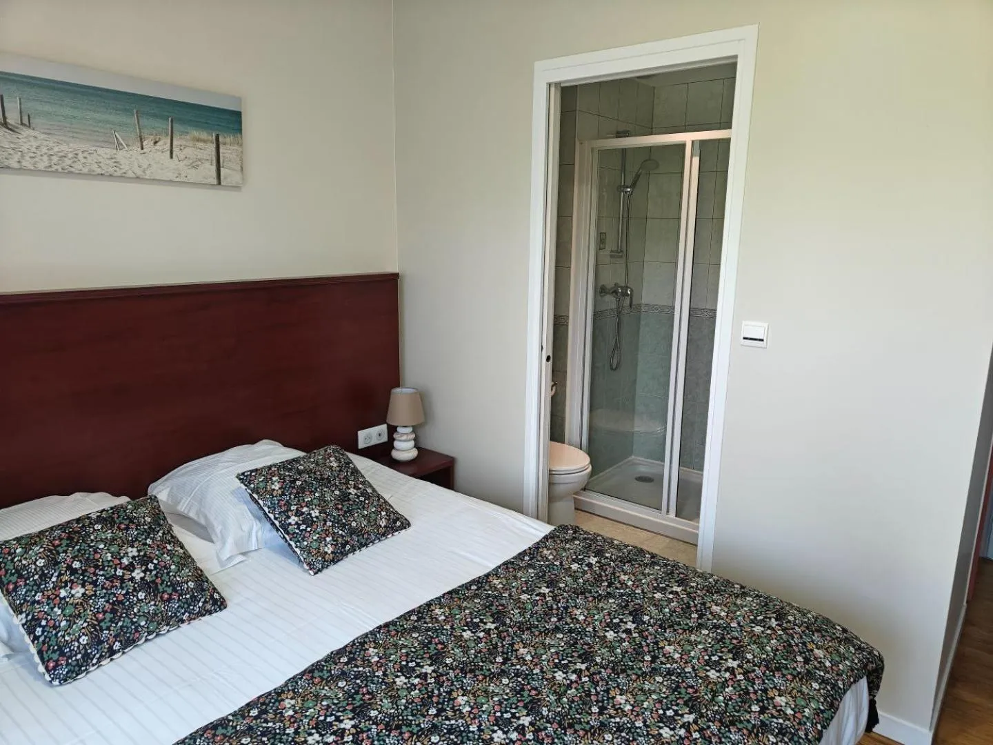 Bedroom, Bed in Hôtel Le Trécelin