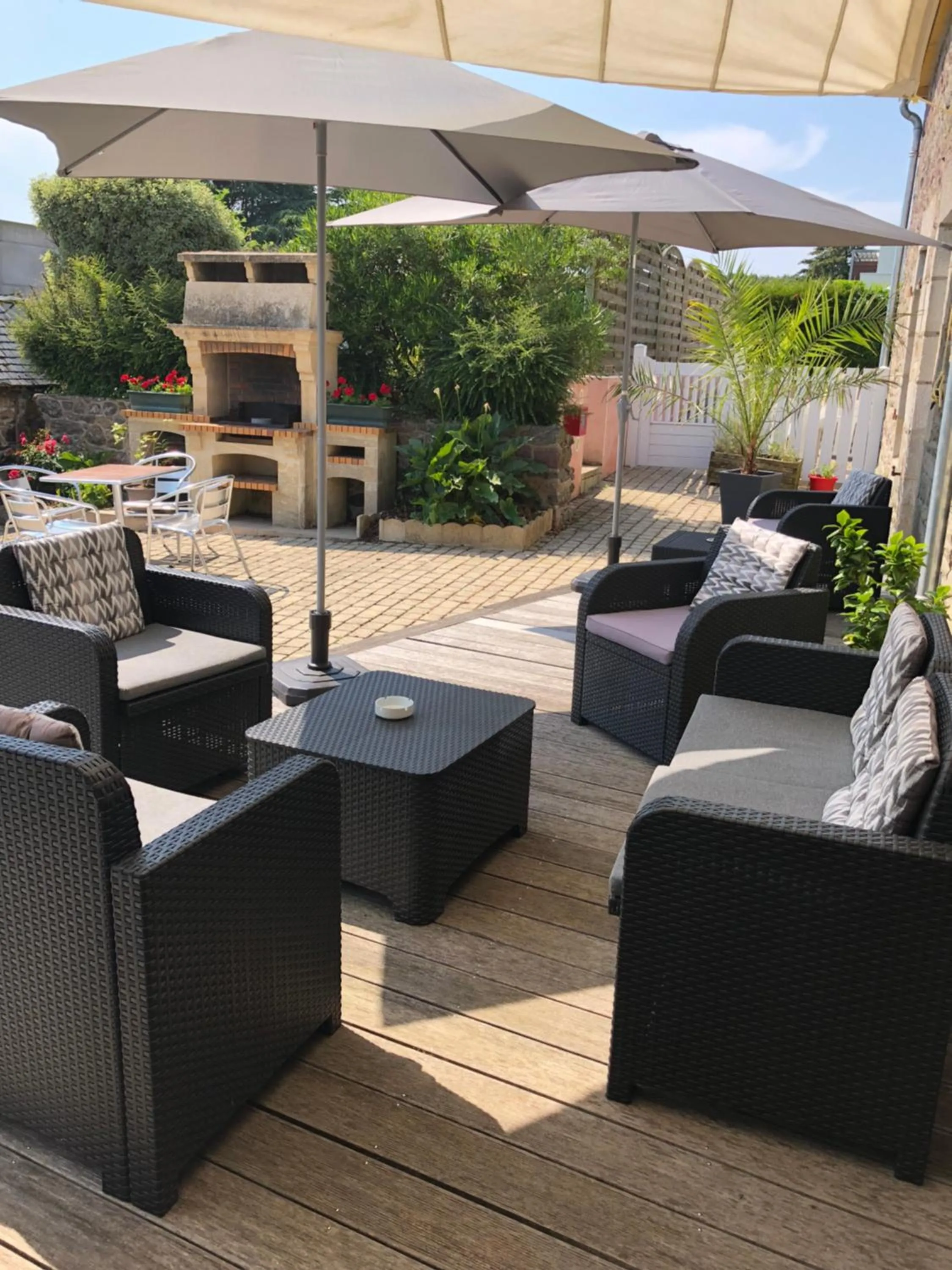 Patio in Hôtel Le Trécelin
