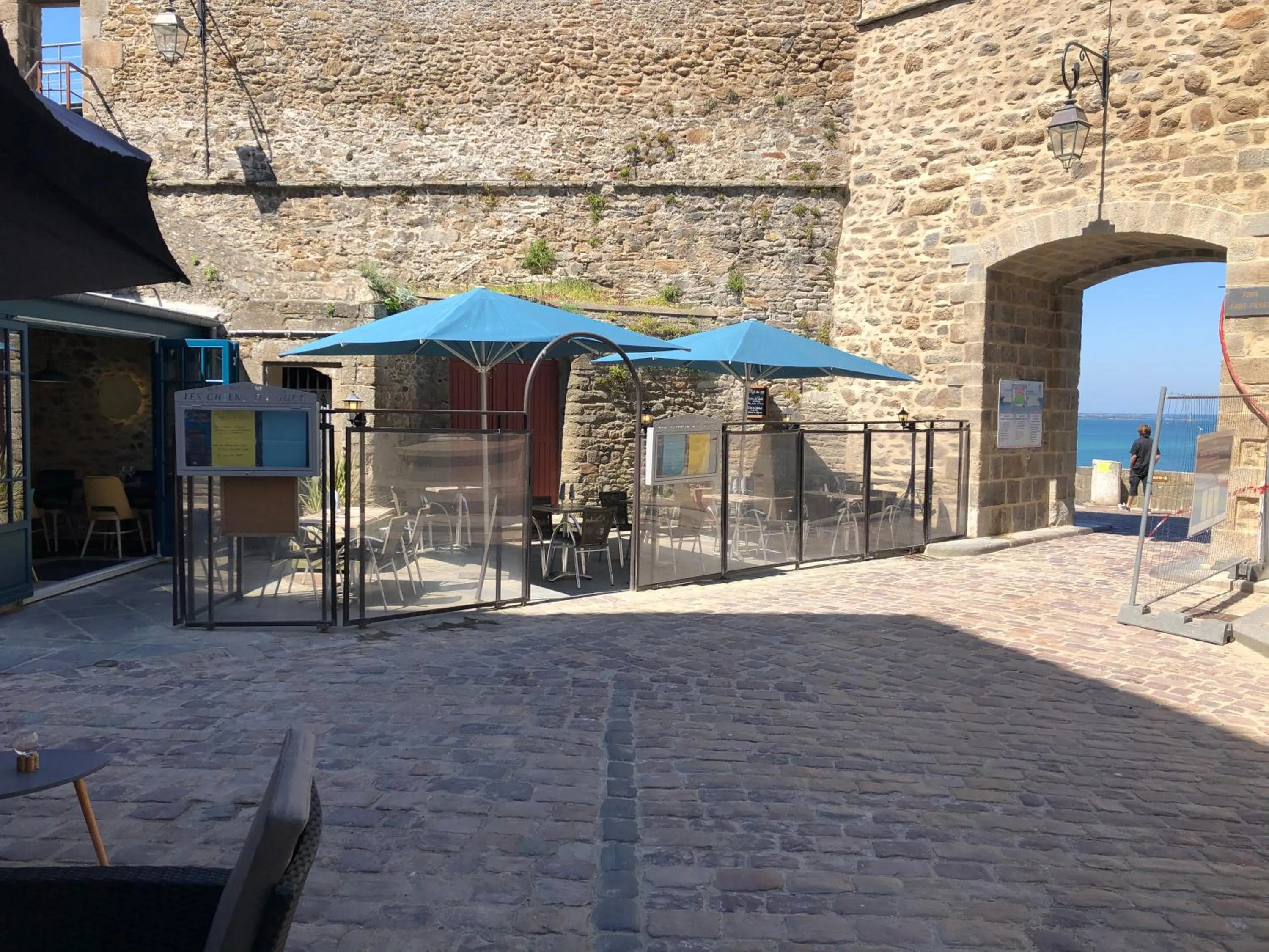 Patio in Les Chiens du Guet