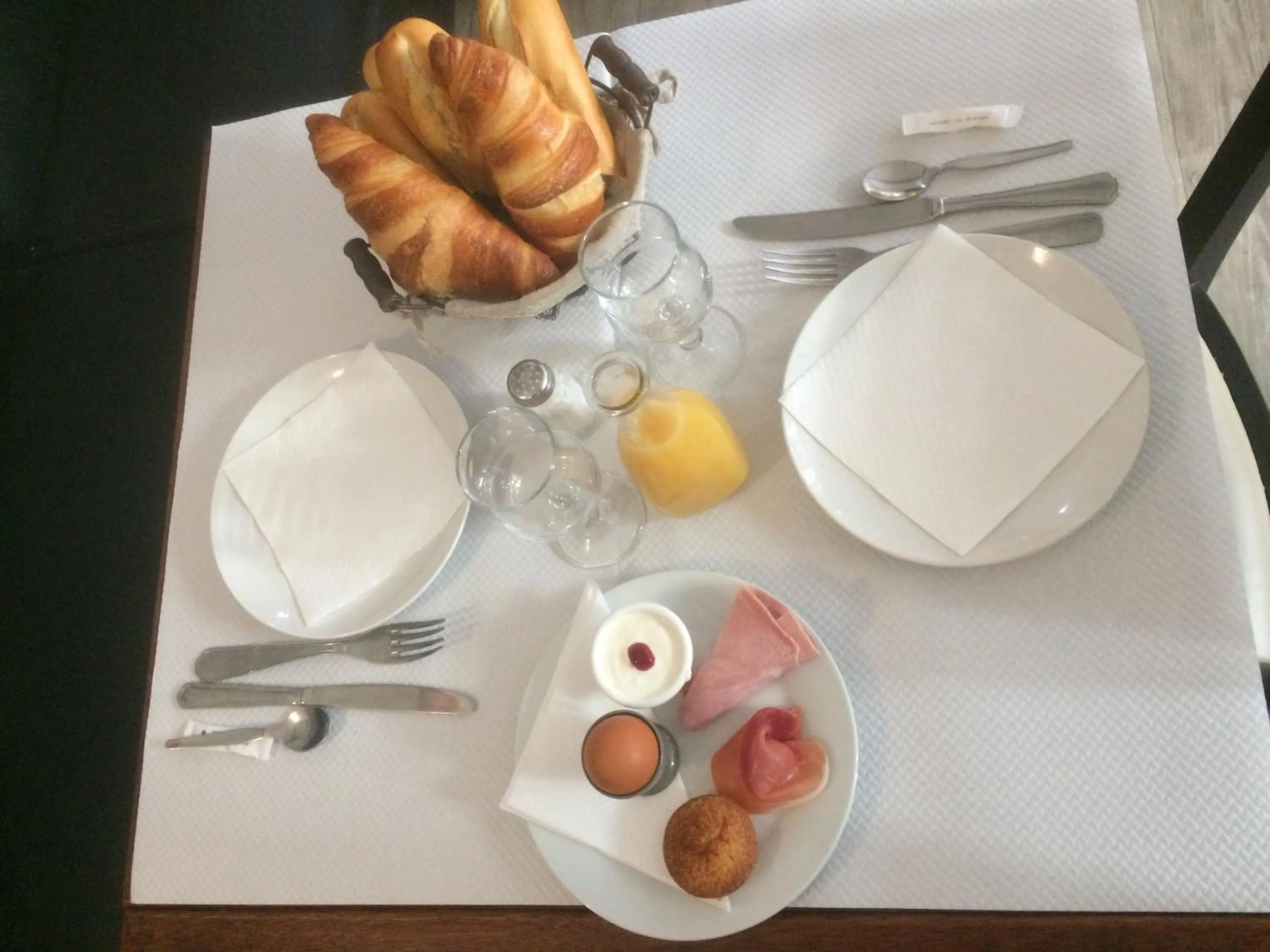 Breakfast in Les Chiens du Guet