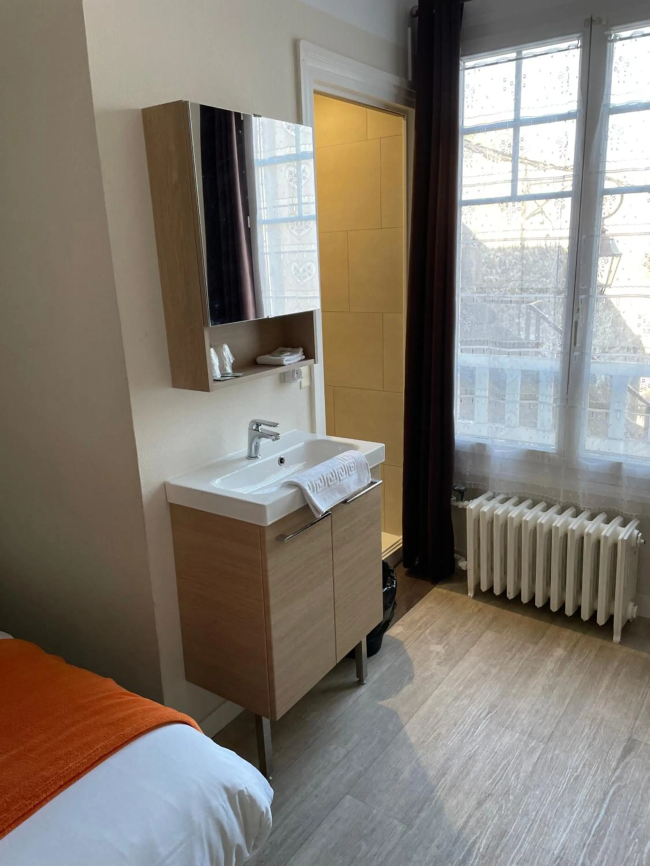 Bedroom, Bed in Les Chiens du Guet