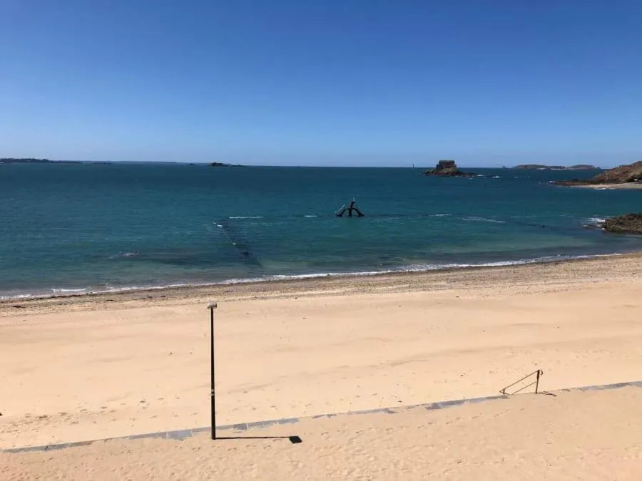 Day in Les Chiens du Guet