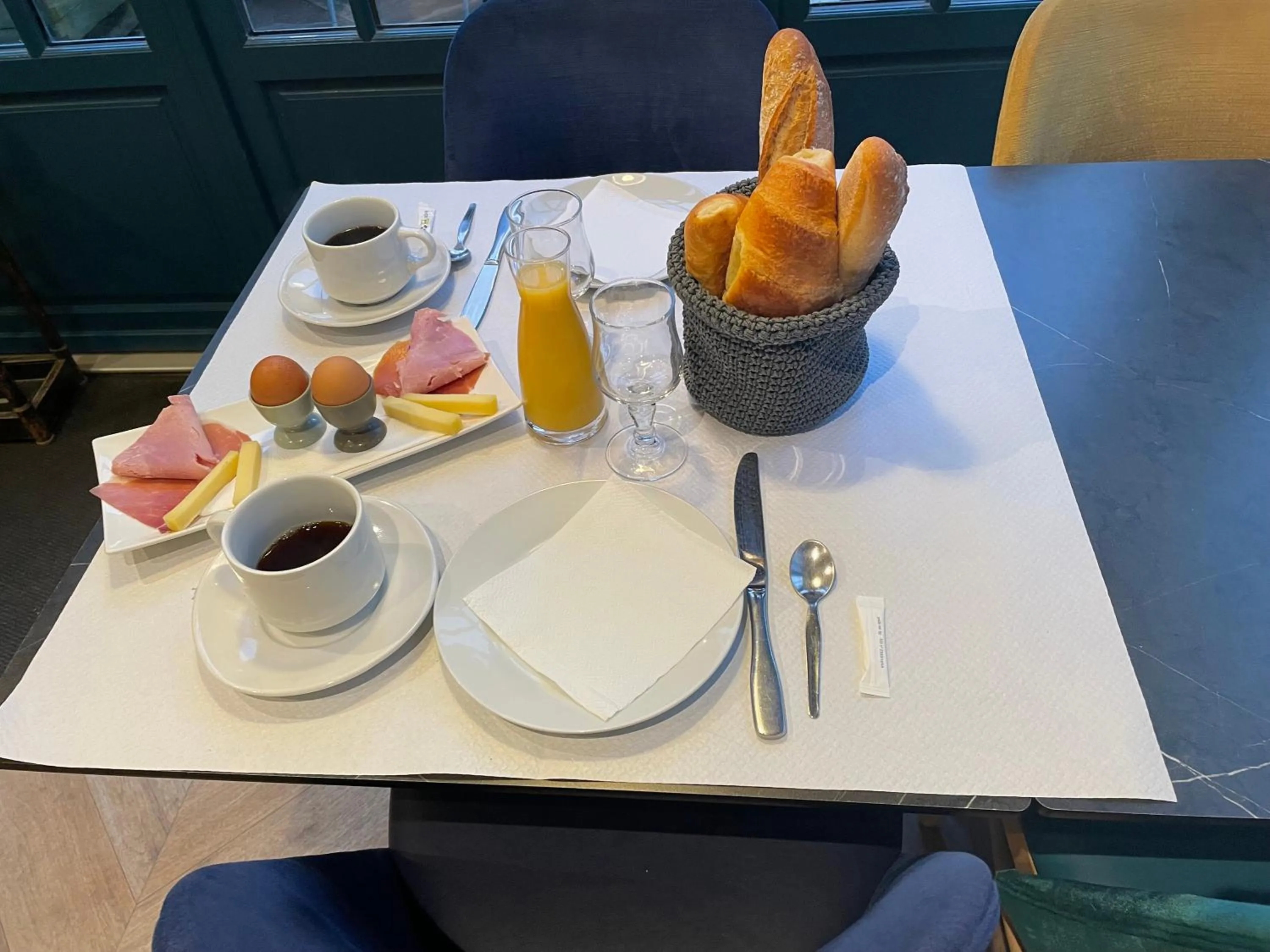 Breakfast in Les Chiens du Guet