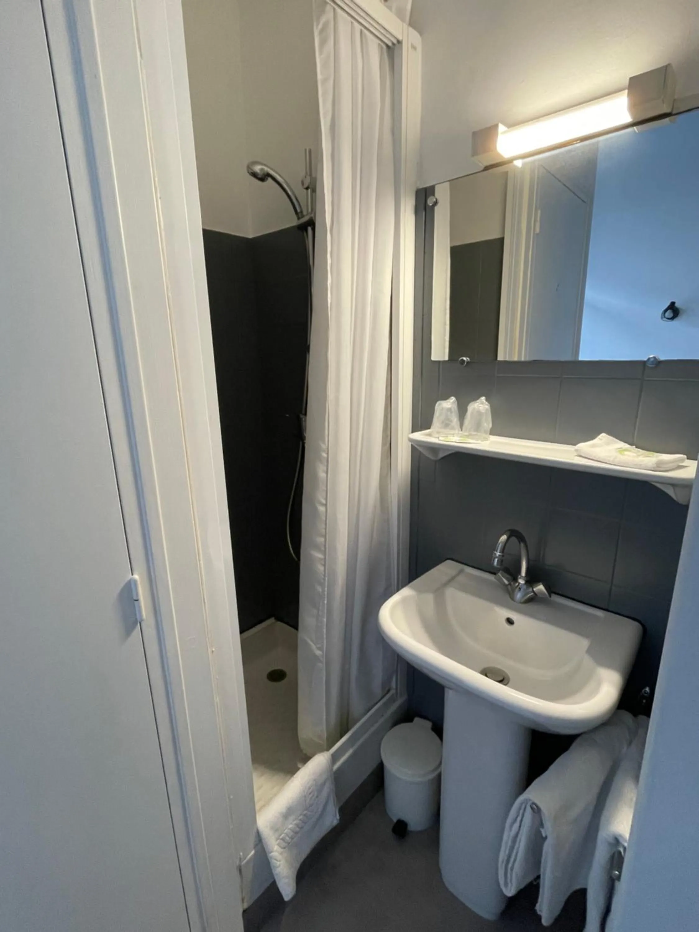 Bathroom in Les Chiens du Guet