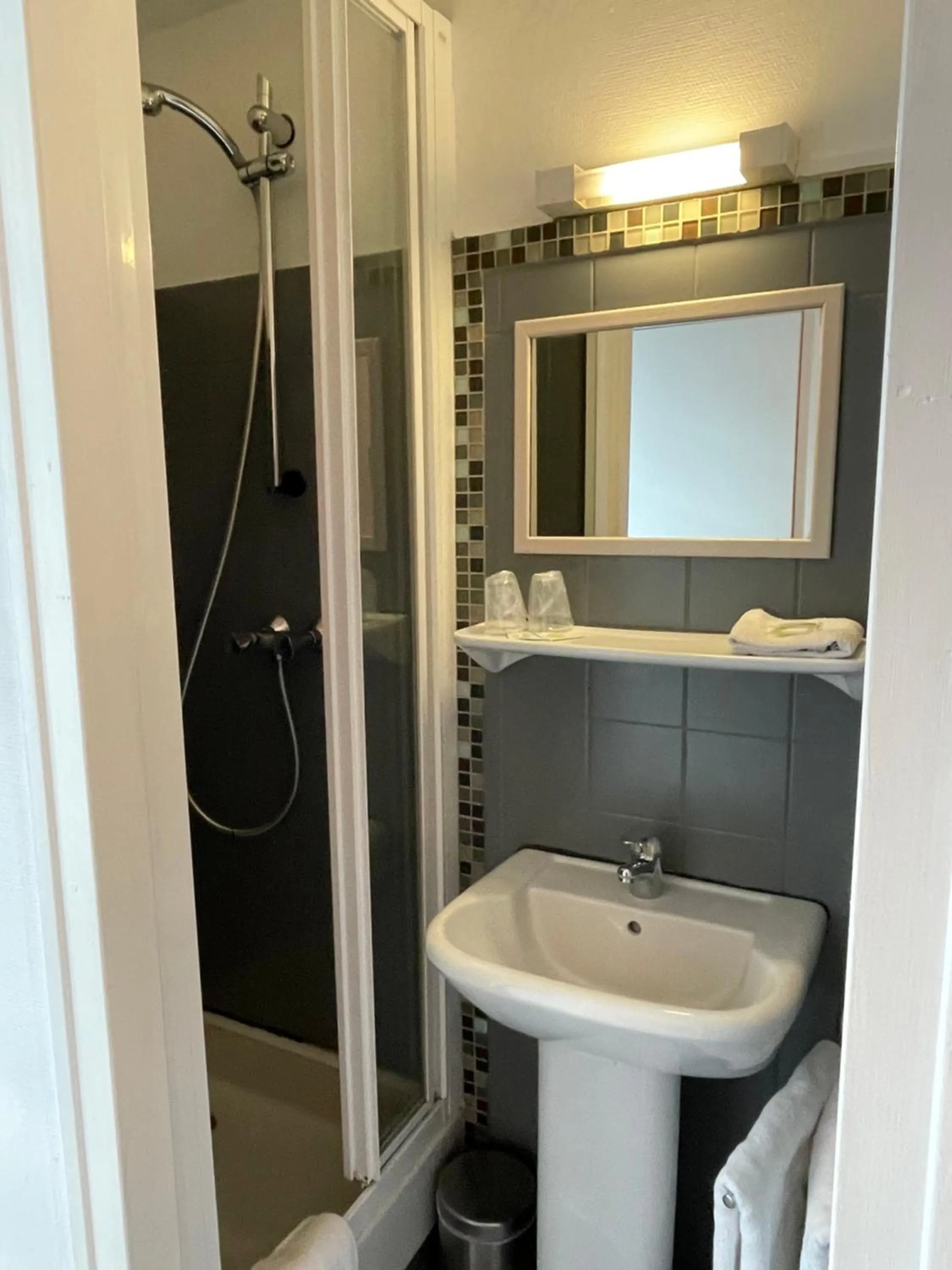 Bathroom in Les Chiens du Guet