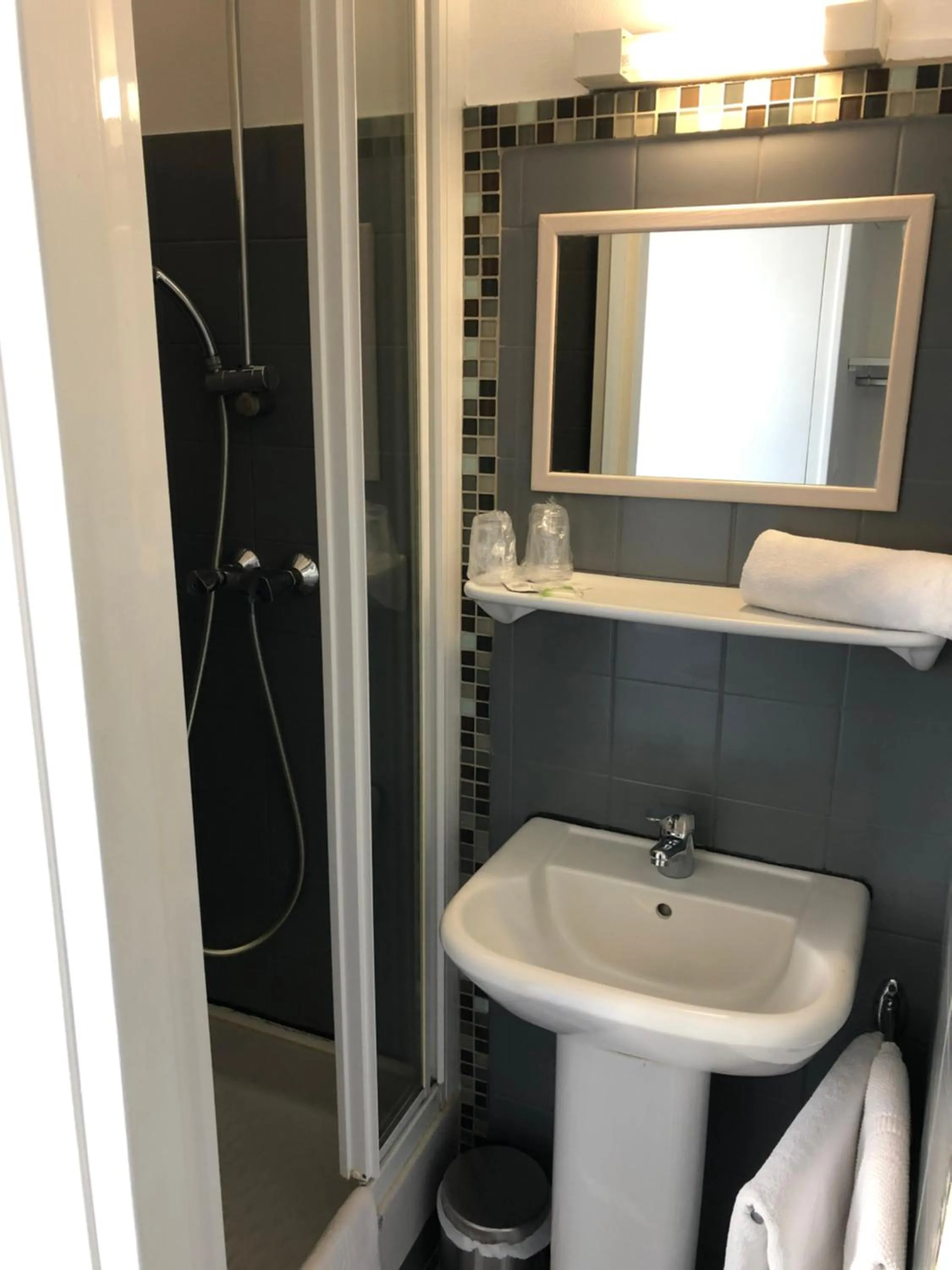 Shower in Les Chiens du Guet