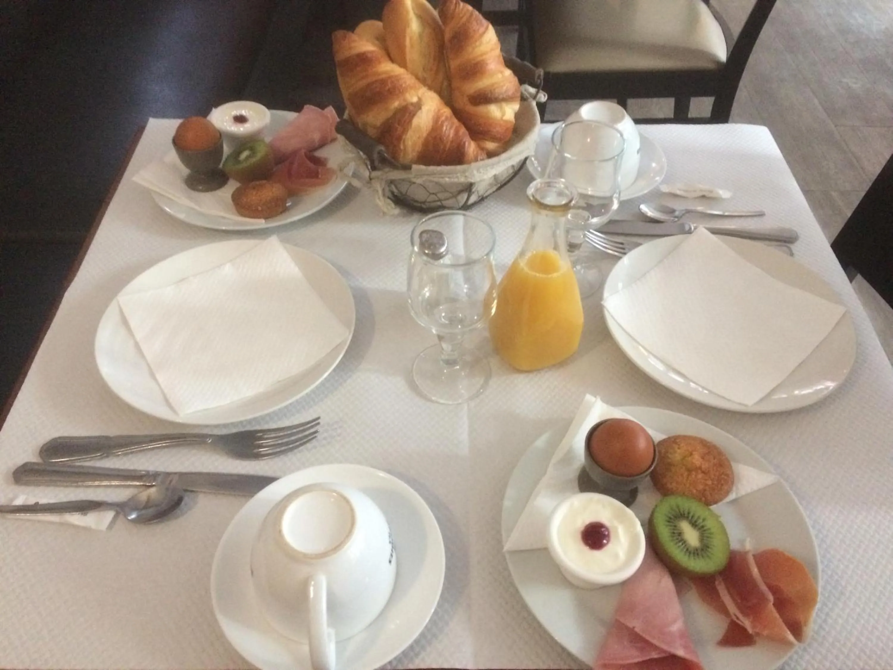 Breakfast in Les Chiens du Guet