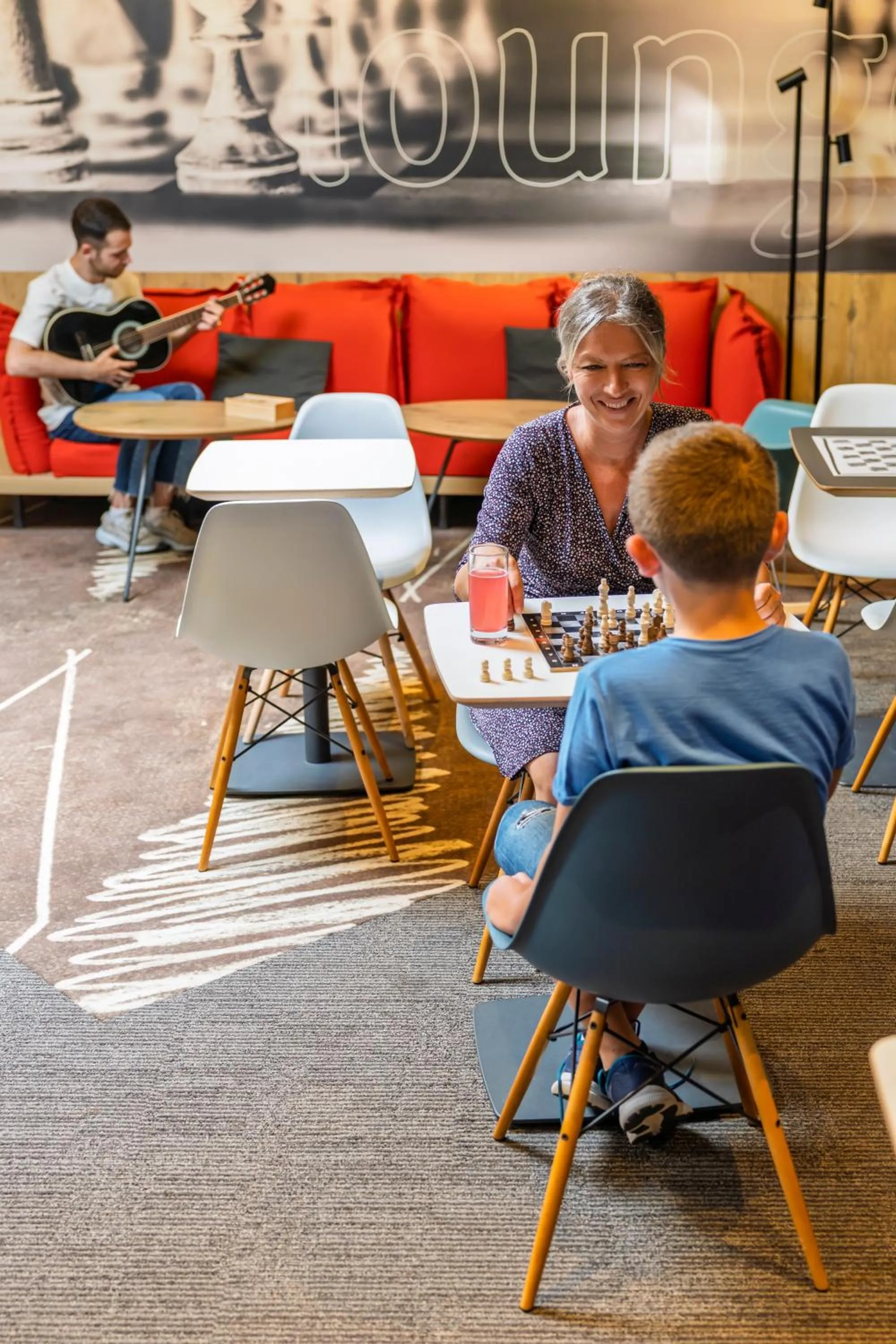 Lounge or bar in ibis Saint Dizier