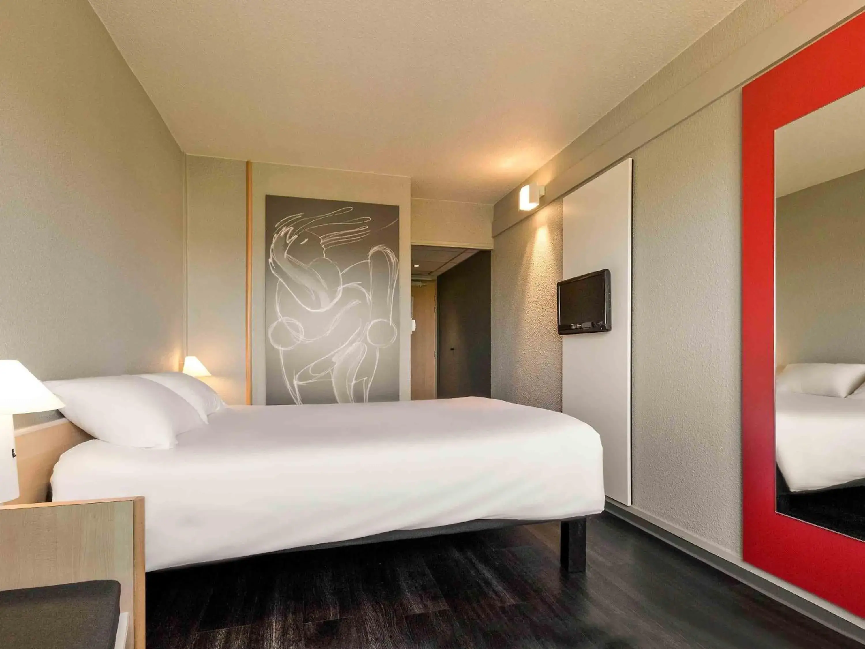 Bedroom, Bed in ibis Saint Dizier Bedroom, Bed in ibis Saint Dizier