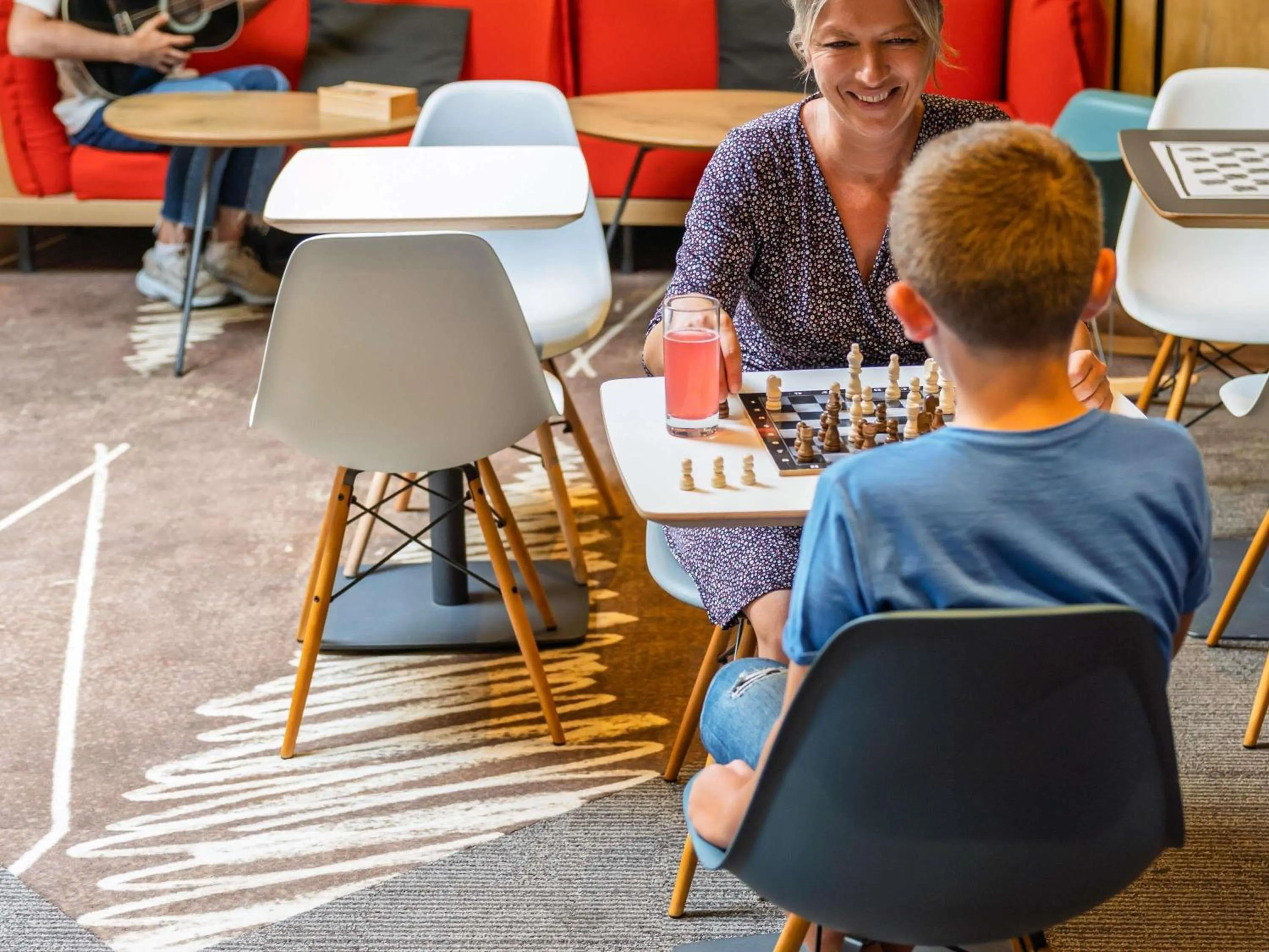 Lounge or bar in ibis Saint Dizier