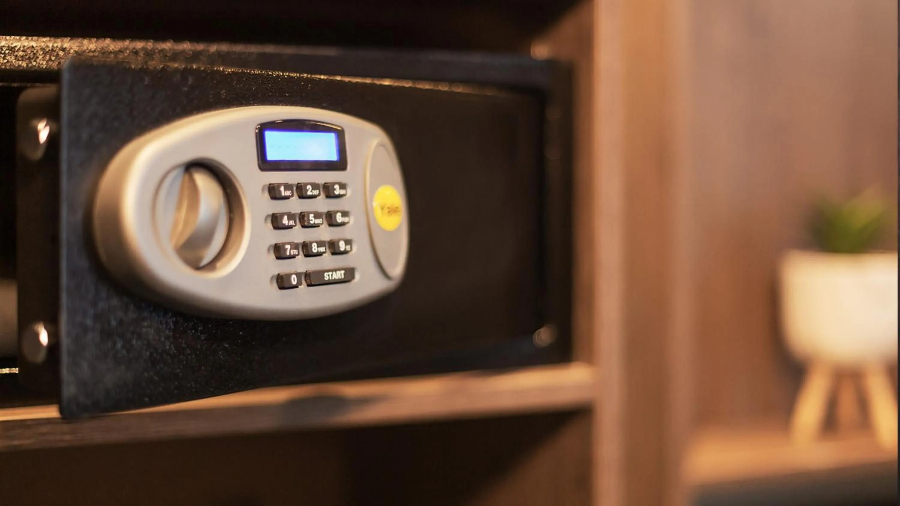 Bedroom in Holiday Inn - the niu, Blade Solingen by IHG