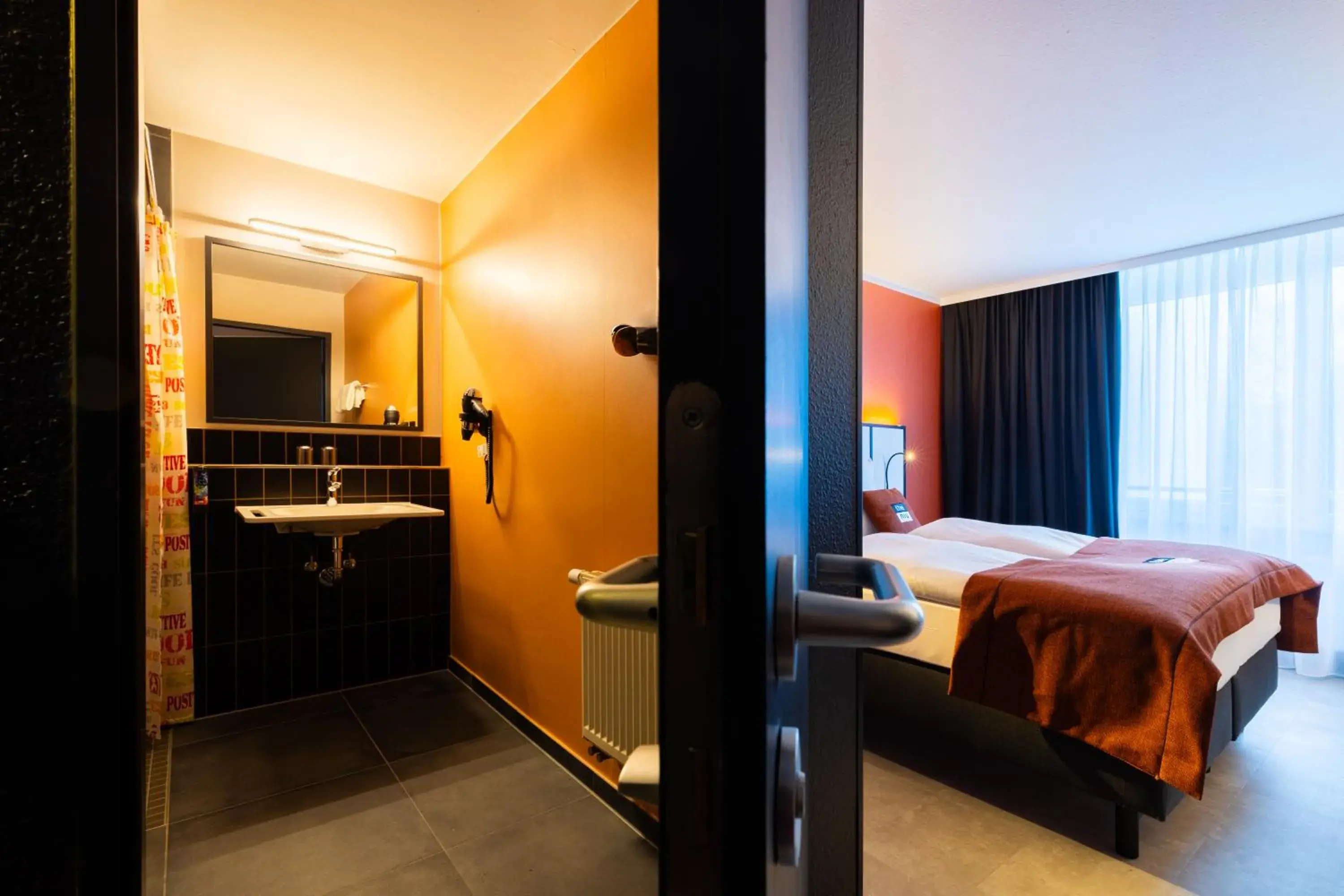 Facility for disabled guests, Bed in Holiday Inn - the niu, Blade Solingen by IHG Facility for disabled guests, Bed in Holiday Inn - the niu, Blade Solingen by IHG