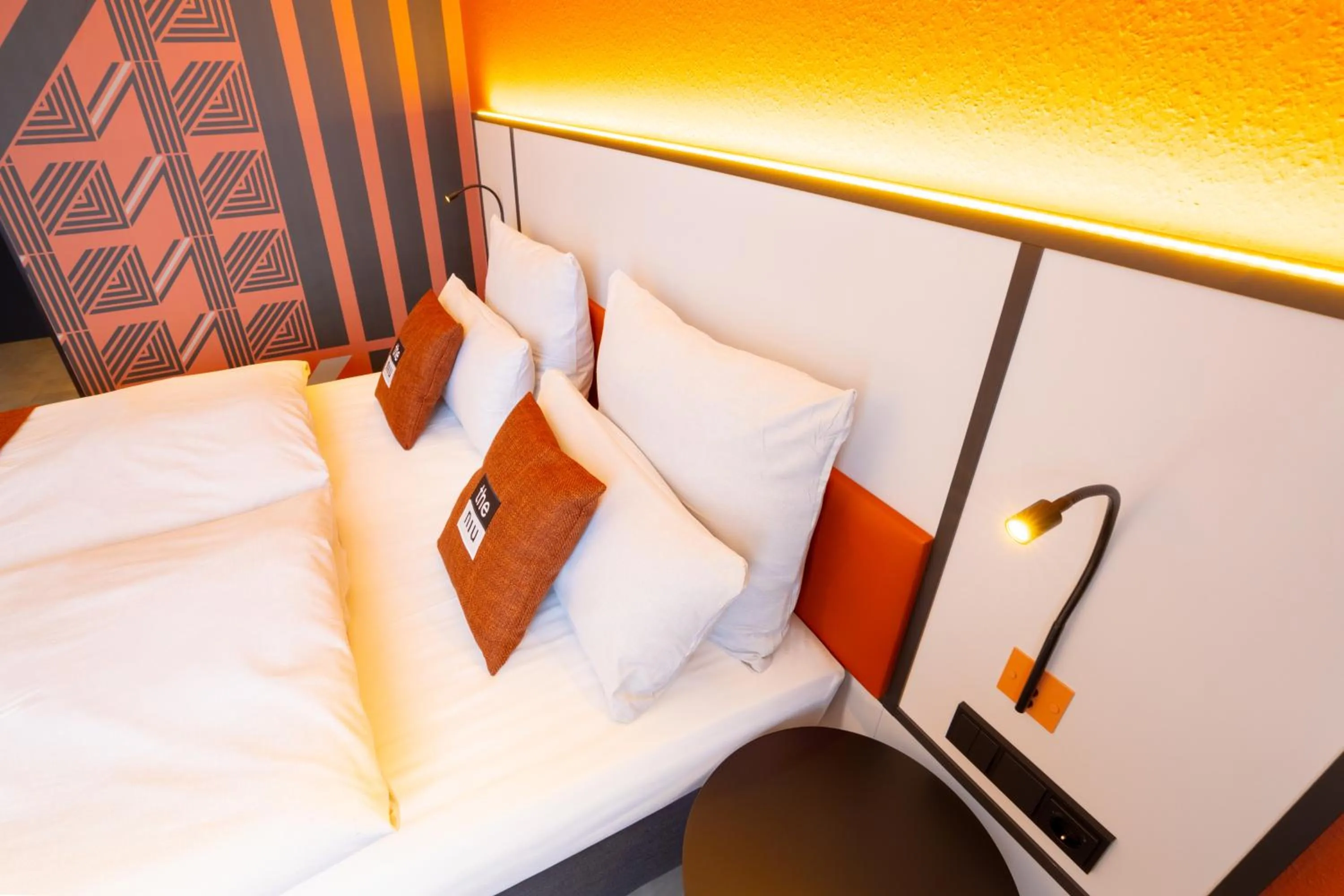 Facility for disabled guests, Bed in Holiday Inn - the niu, Blade Solingen by IHG