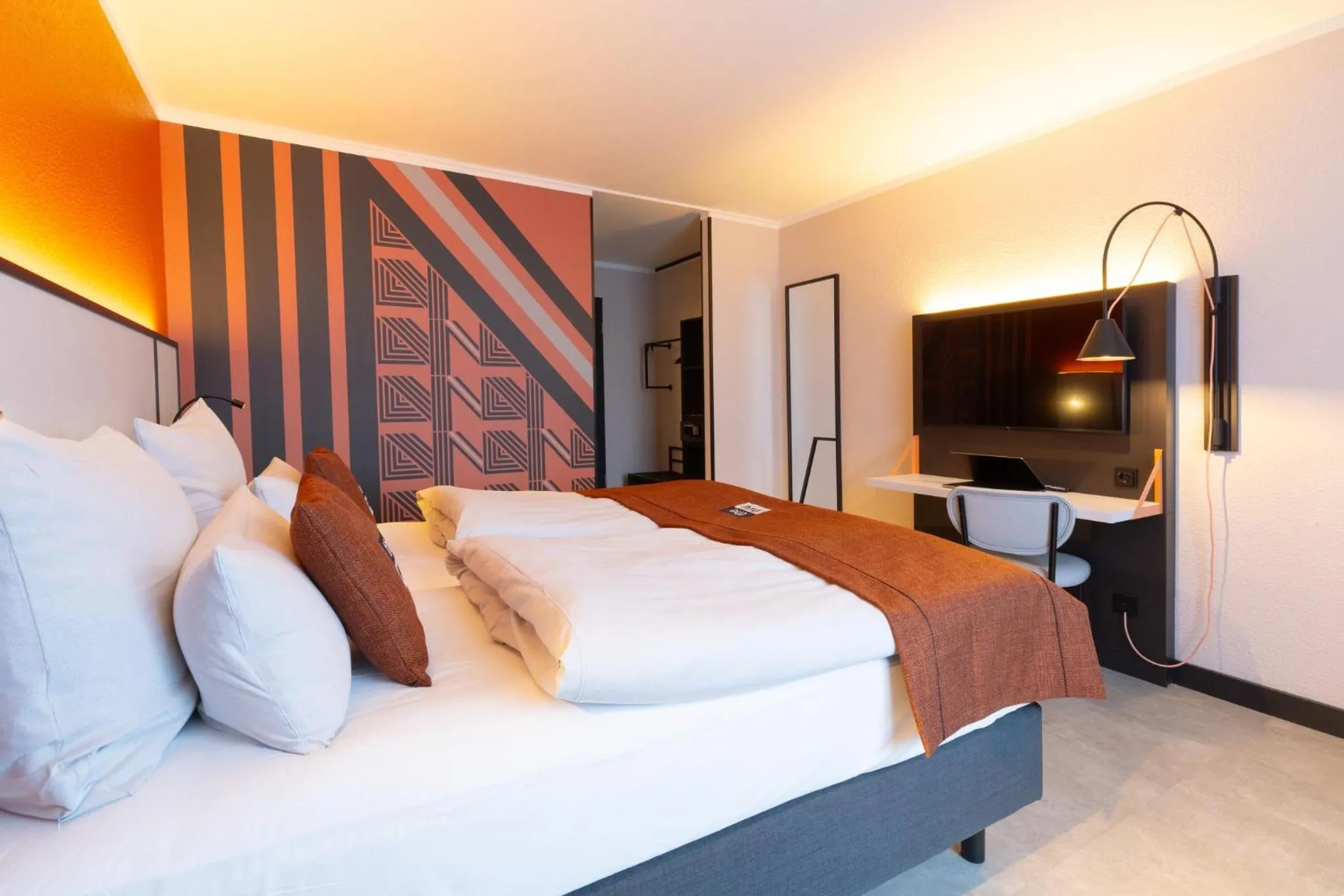Photo of the whole room, Bed in Holiday Inn - the niu, Blade Solingen by IHG