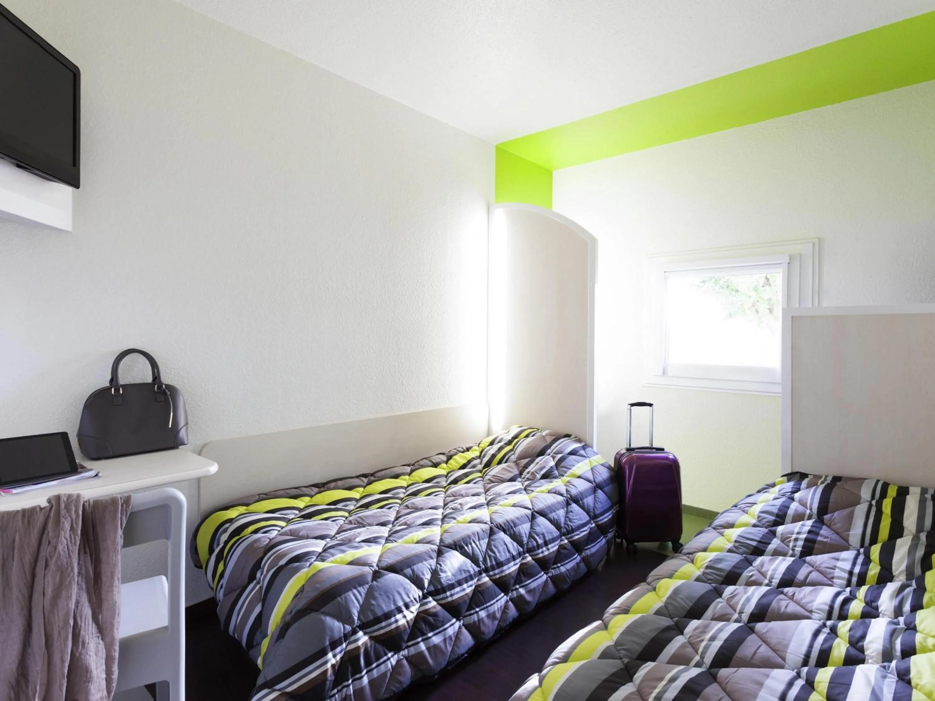 Bedroom, Bed in hotelF1 Les Ulis Courtaboeuf