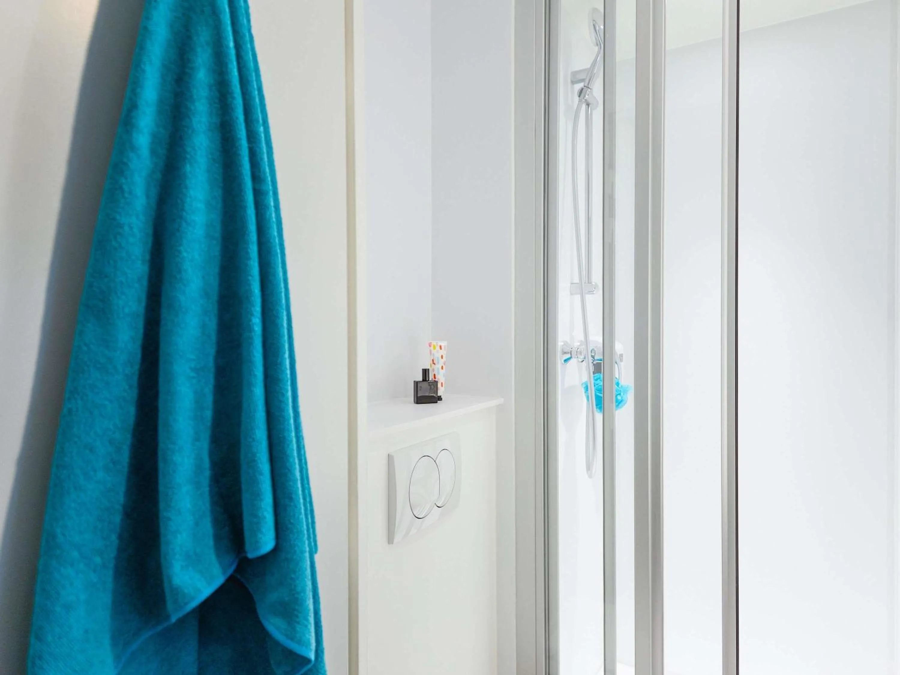 Bedroom in hotelF1 Les Ulis Courtaboeuf