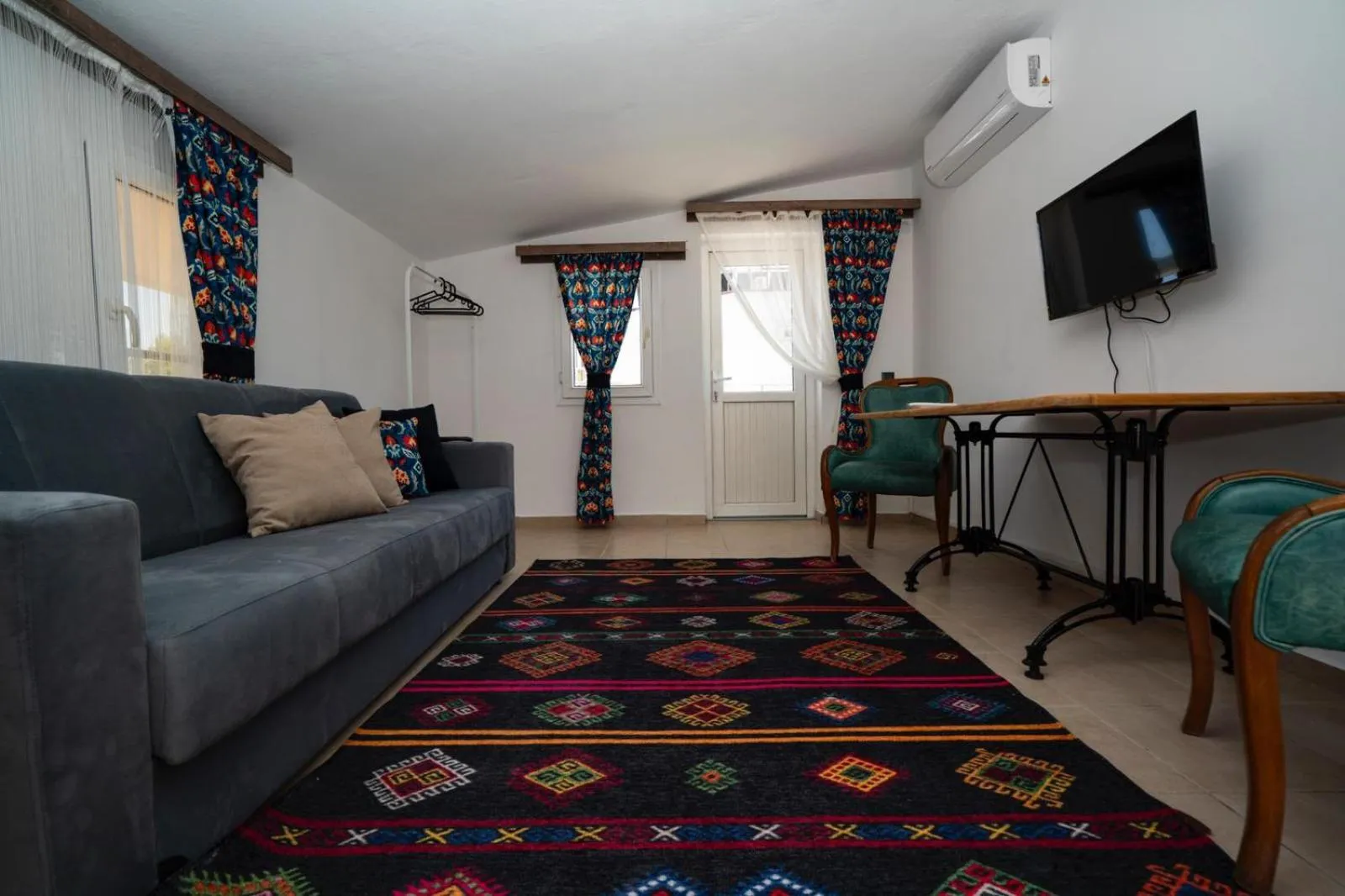 Communal lounge/ TV room, Seating Area in ESQUIRE HOTELS and LOUNGES