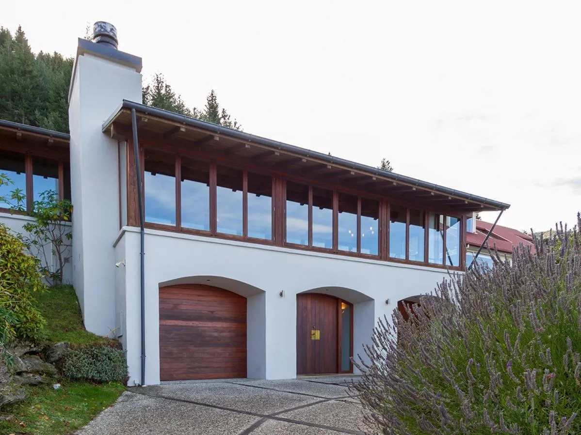 Vista Retreat - Queenstown Holiday Home