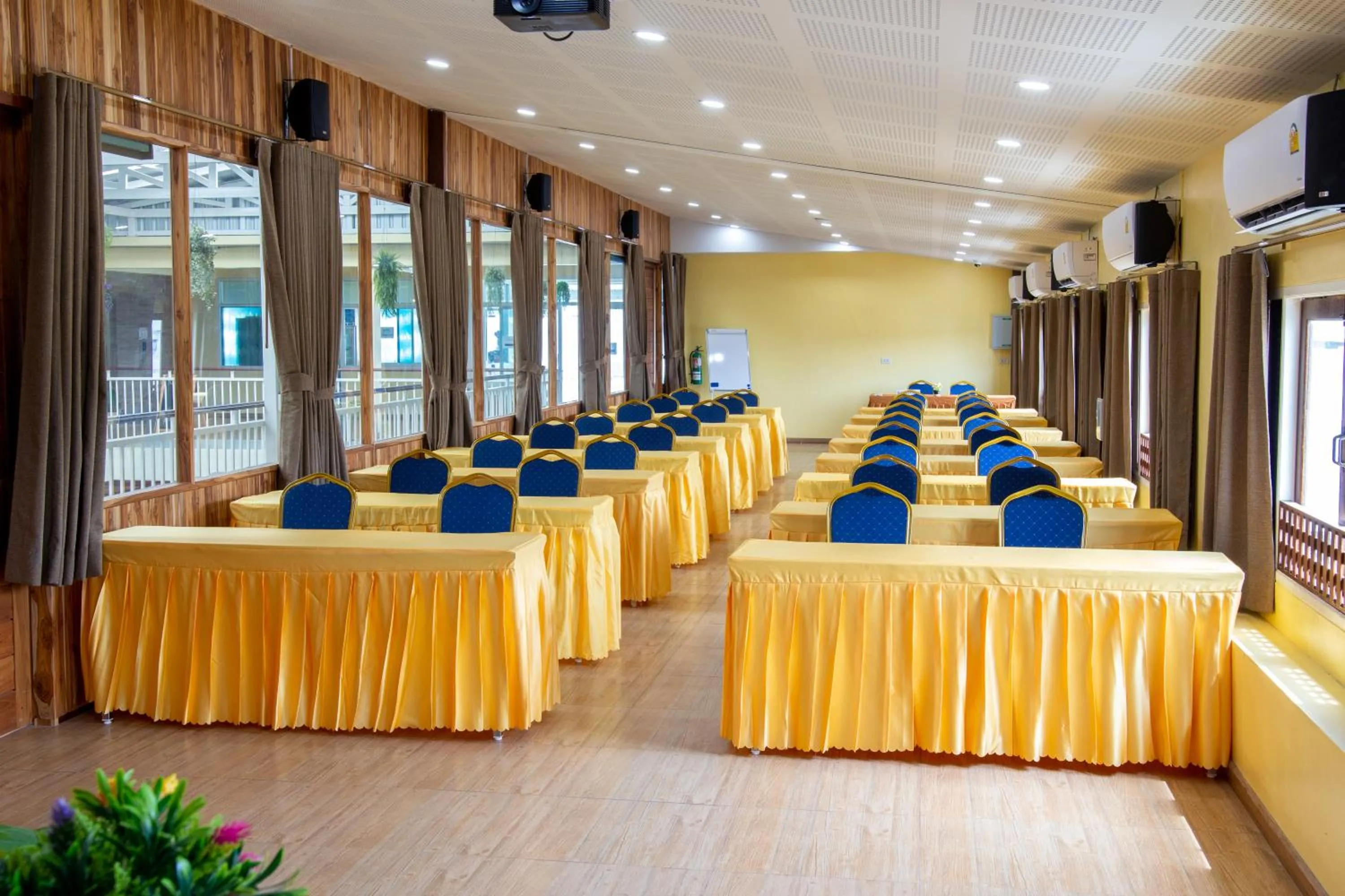 Meeting/conference room in Nonnee Lampang Hotel
