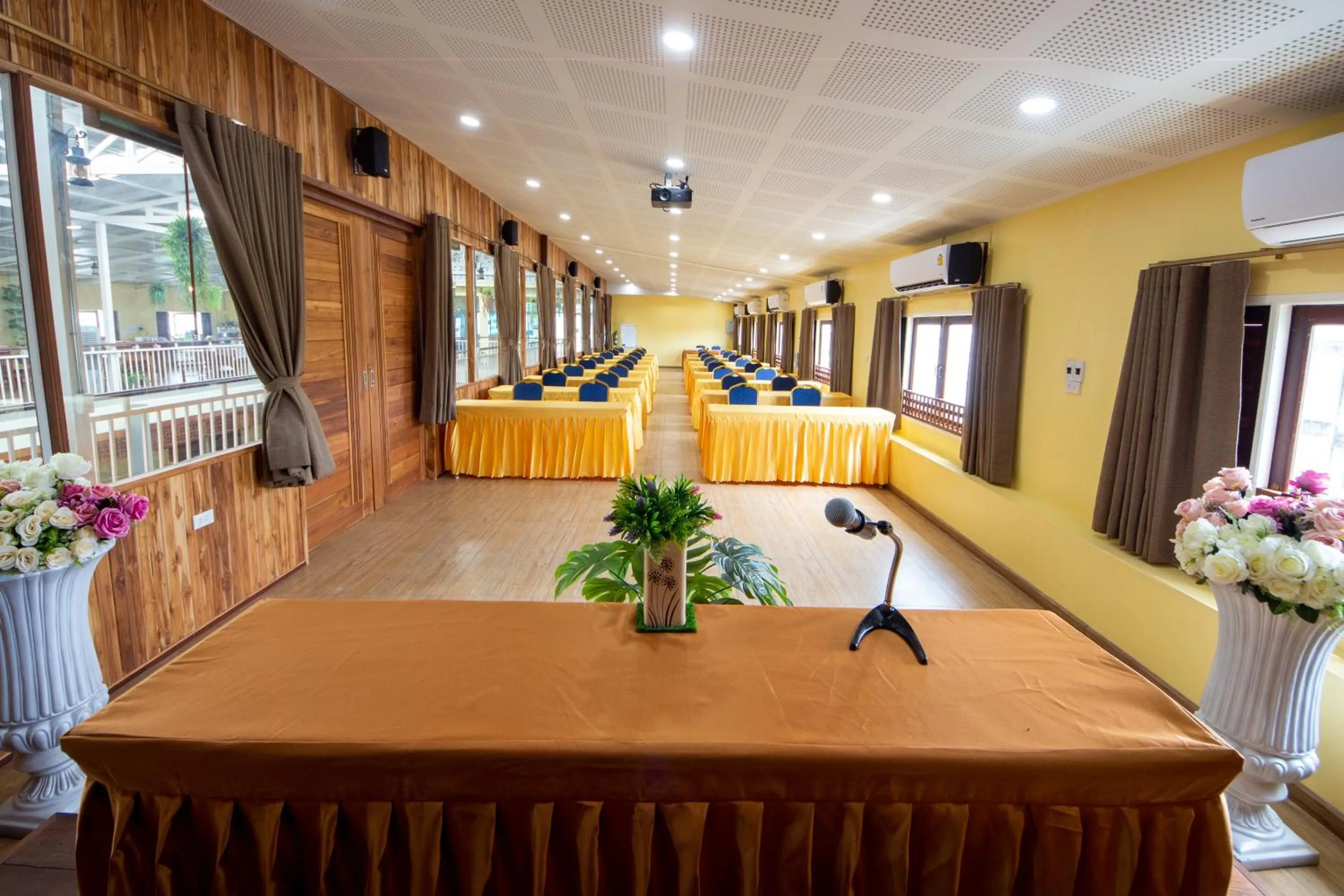 Meeting/conference room in Nonnee Lampang Hotel