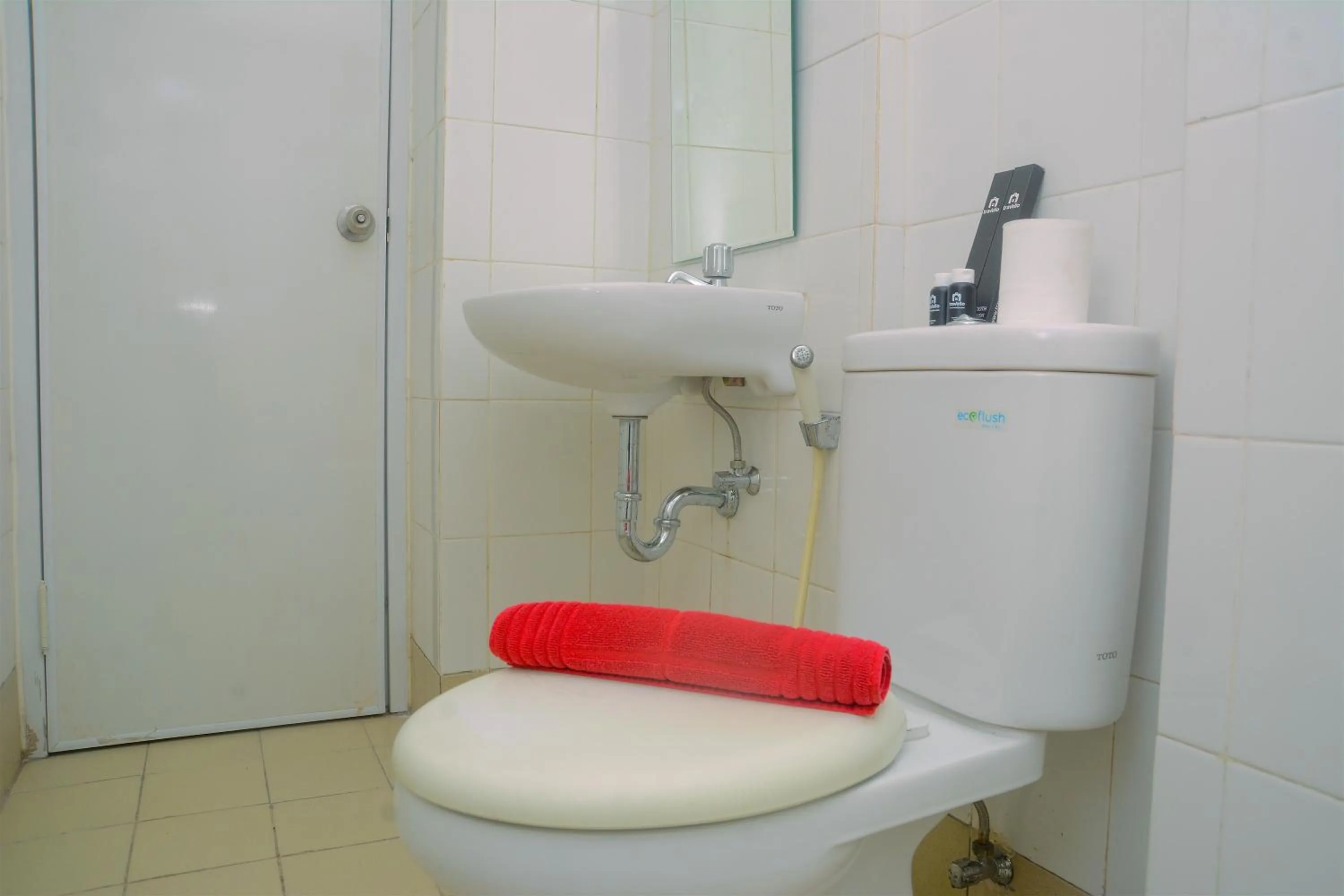 Bathroom in Best Deal 3BR Apartment Bassura City near Shopping Center By Travelio