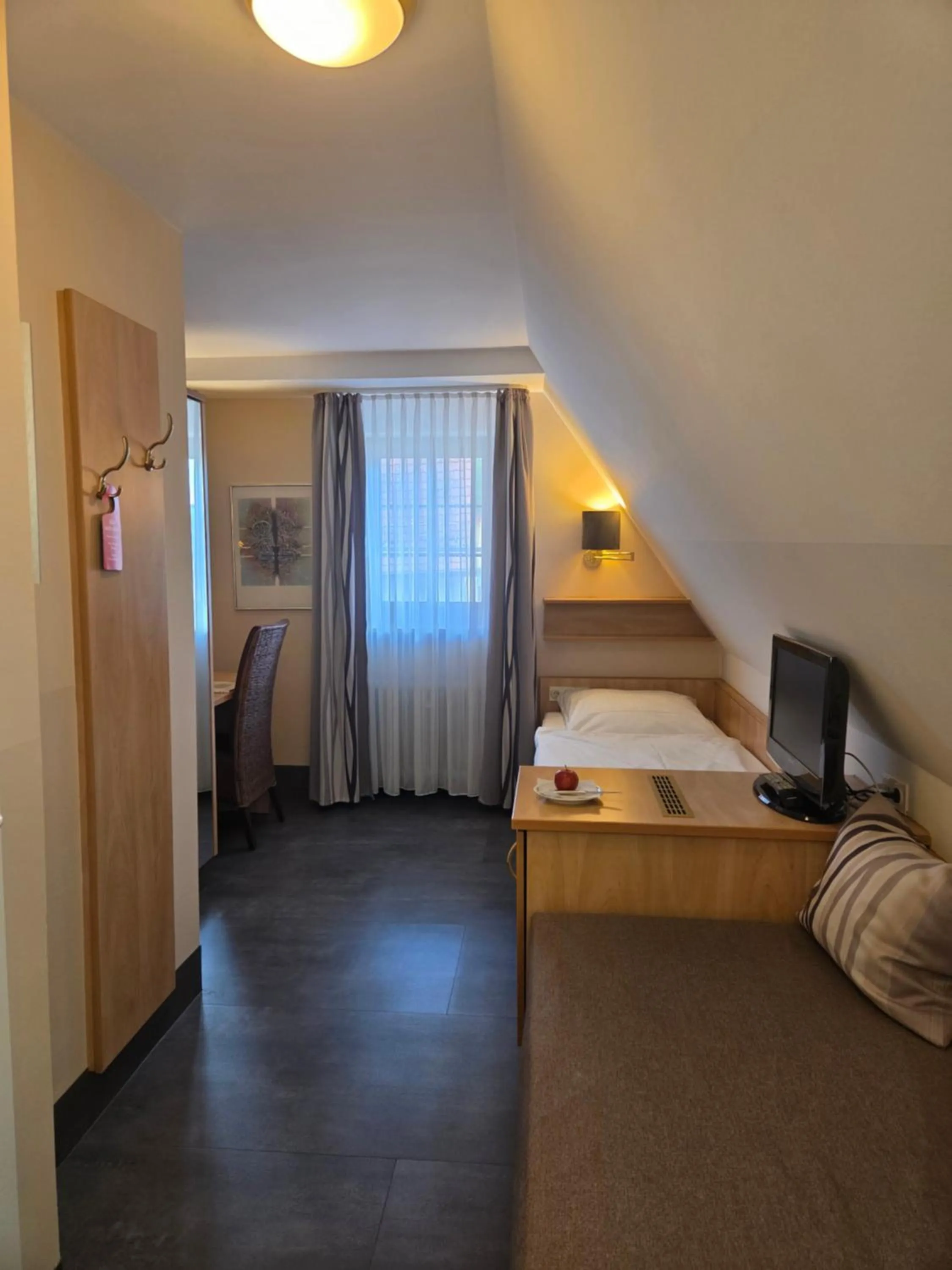 Photo of the whole room, Bed in Hotel Garni "Am Ellinger Tor"