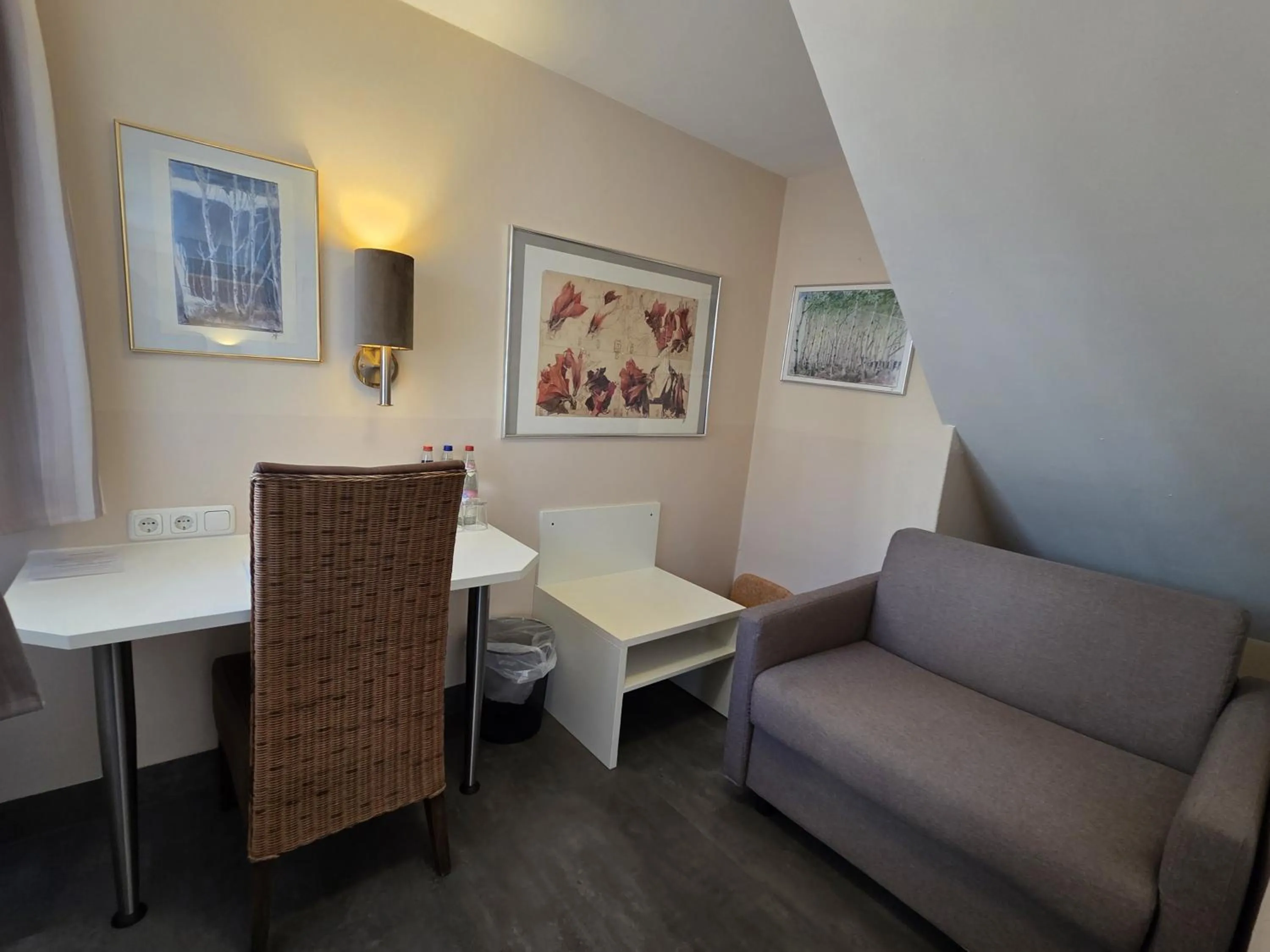 Photo of the whole room in Hotel Garni "Am Ellinger Tor"