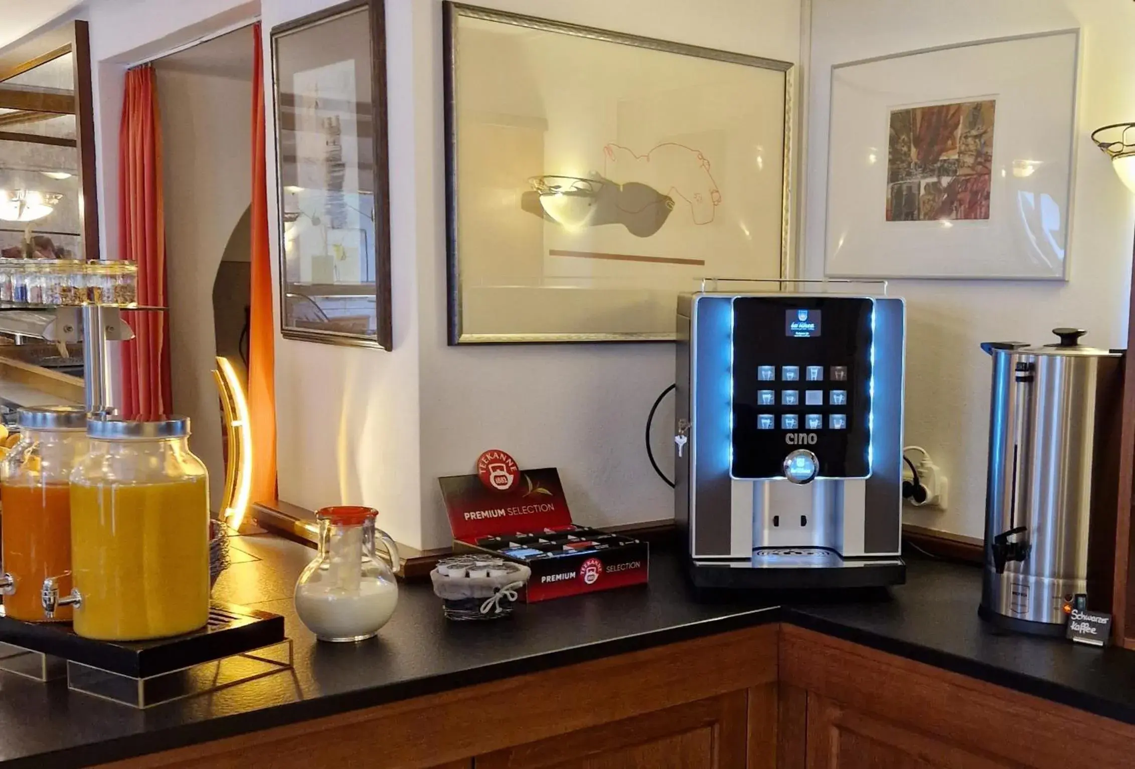 Breakfast in Hotel Garni "Am Ellinger Tor" Breakfast in Hotel Garni "Am Ellinger Tor"