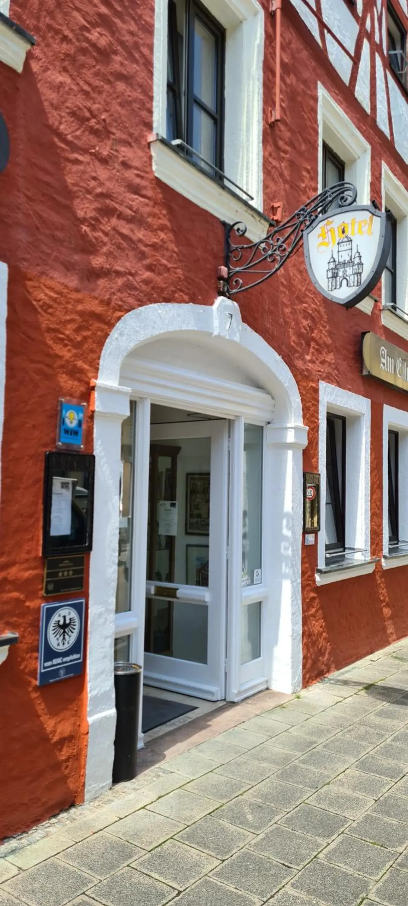 Facade/entrance in Hotel Garni "Am Ellinger Tor" Facade/entrance in Hotel Garni "Am Ellinger Tor"