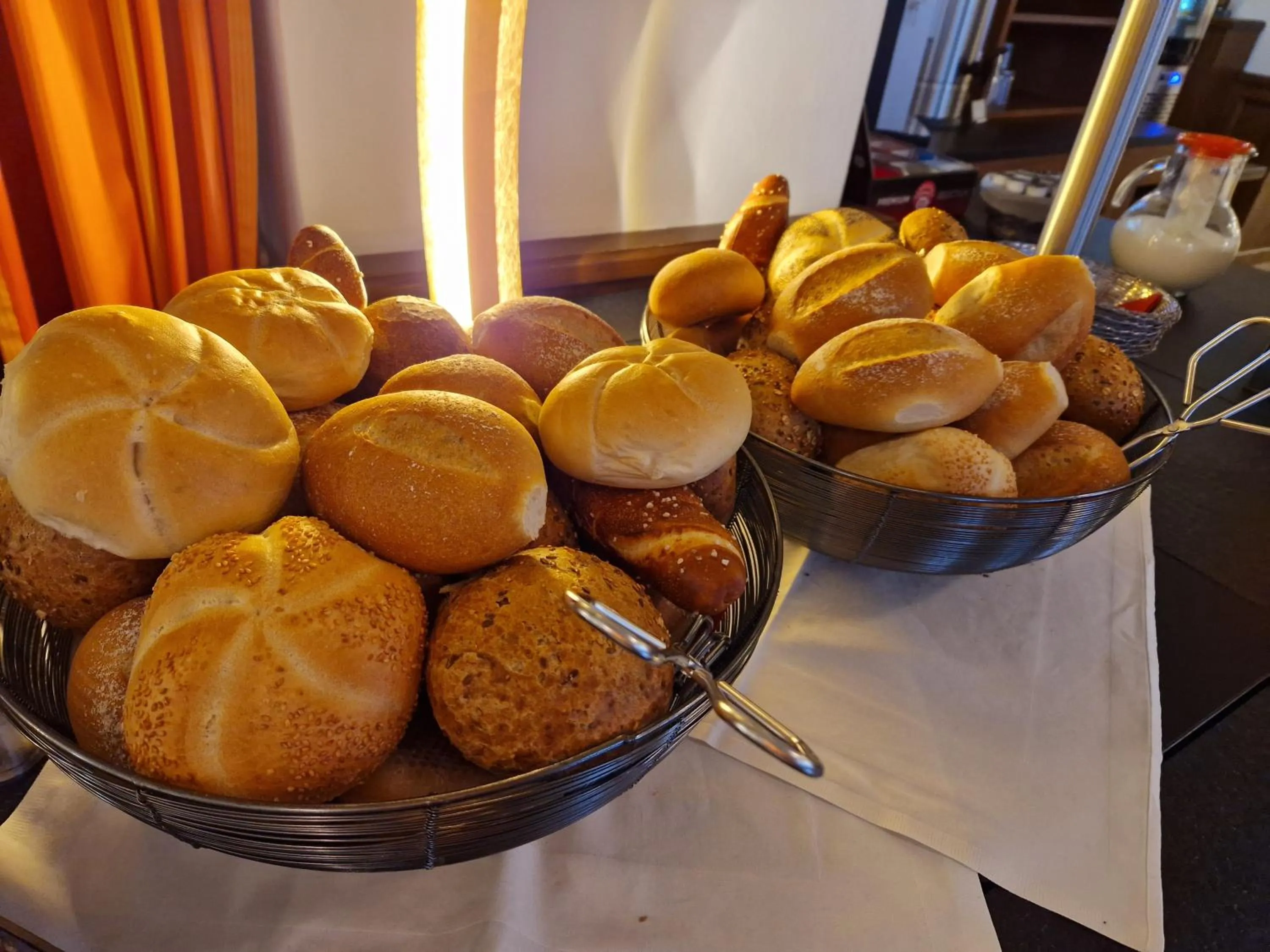 Breakfast in Hotel Garni "Am Ellinger Tor"