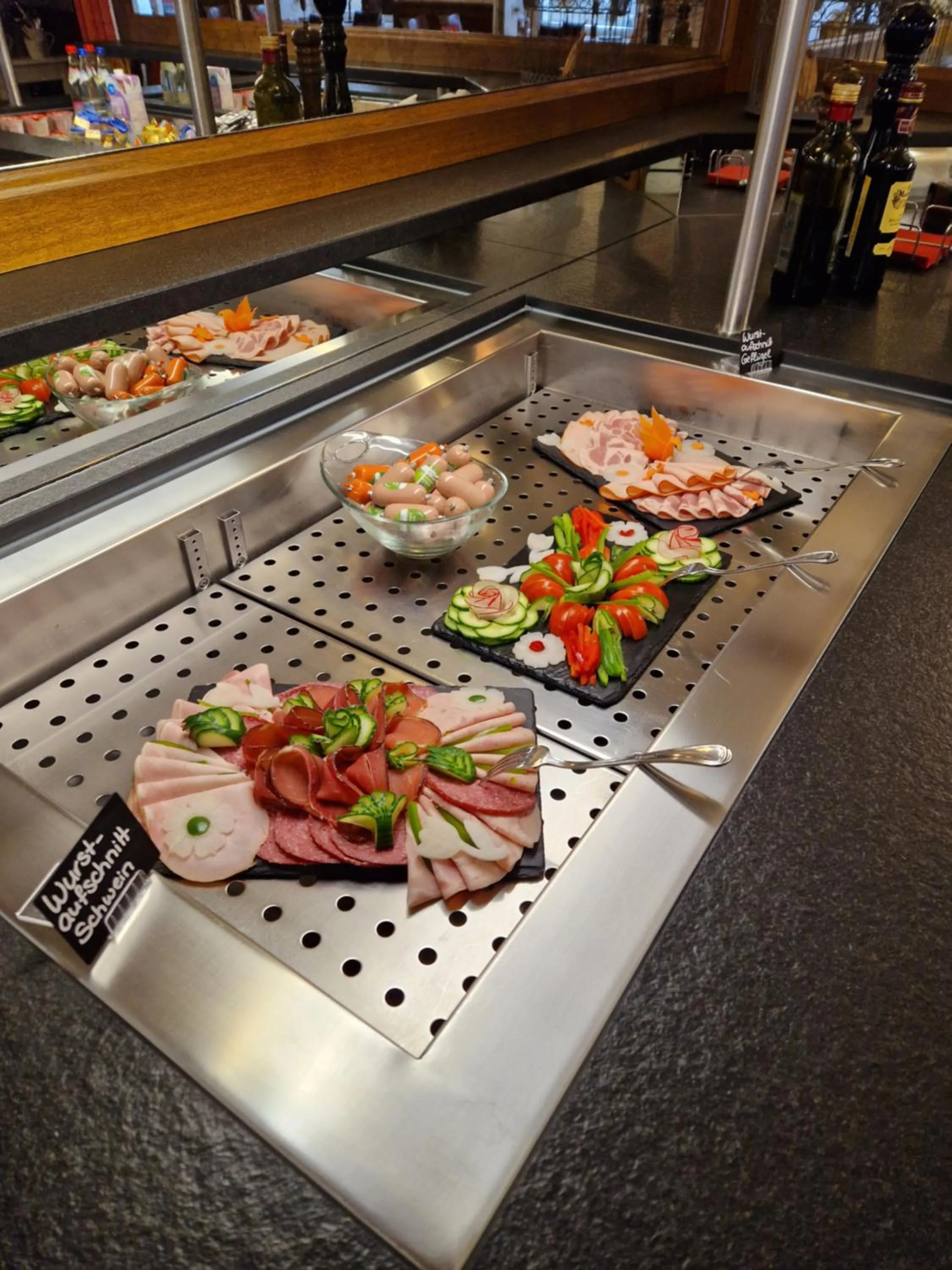 Buffet breakfast in Hotel Garni "Am Ellinger Tor"