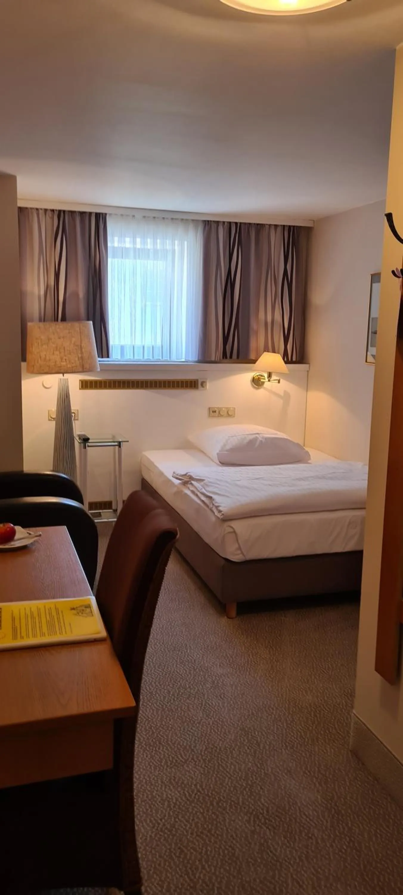 Photo of the whole room, Bed in Hotel Garni "Am Ellinger Tor"