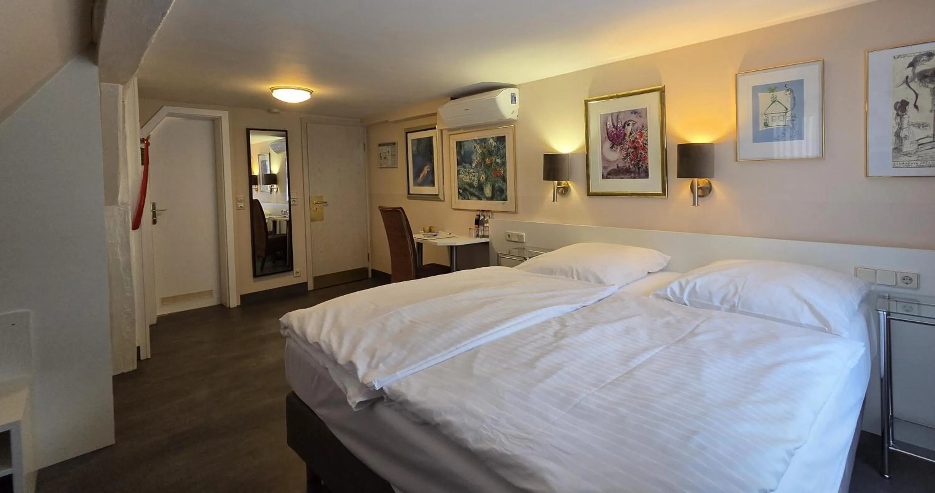 Photo of the whole room, Bed in Hotel Garni "Am Ellinger Tor"