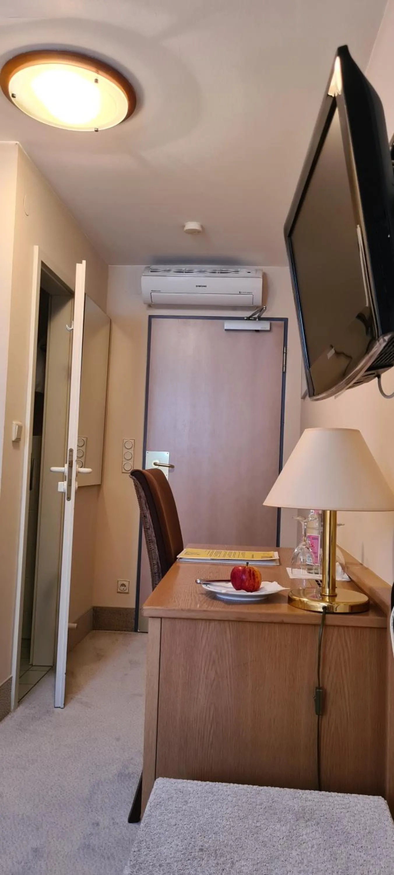 Photo of the whole room in Hotel Garni "Am Ellinger Tor"