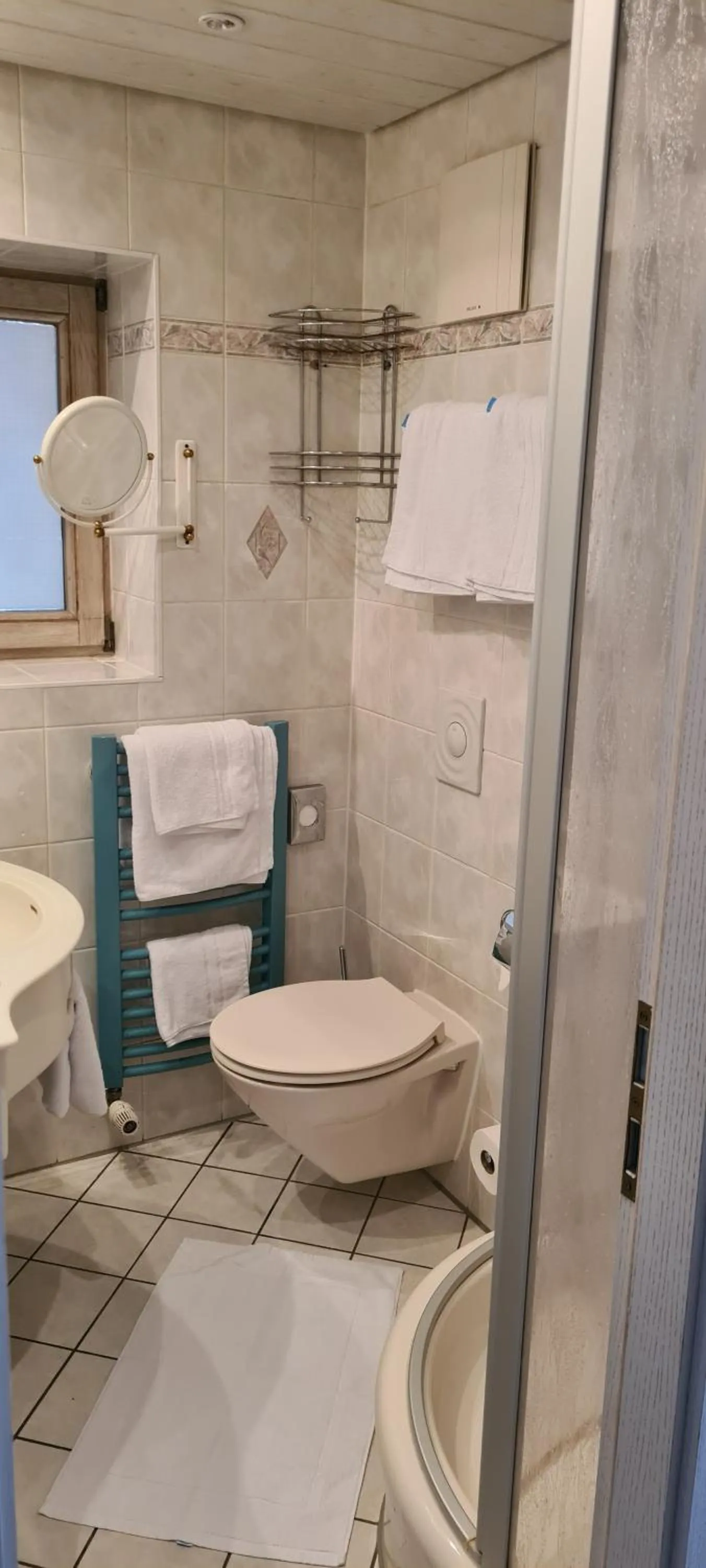 Bathroom in Hotel Garni "Am Ellinger Tor"