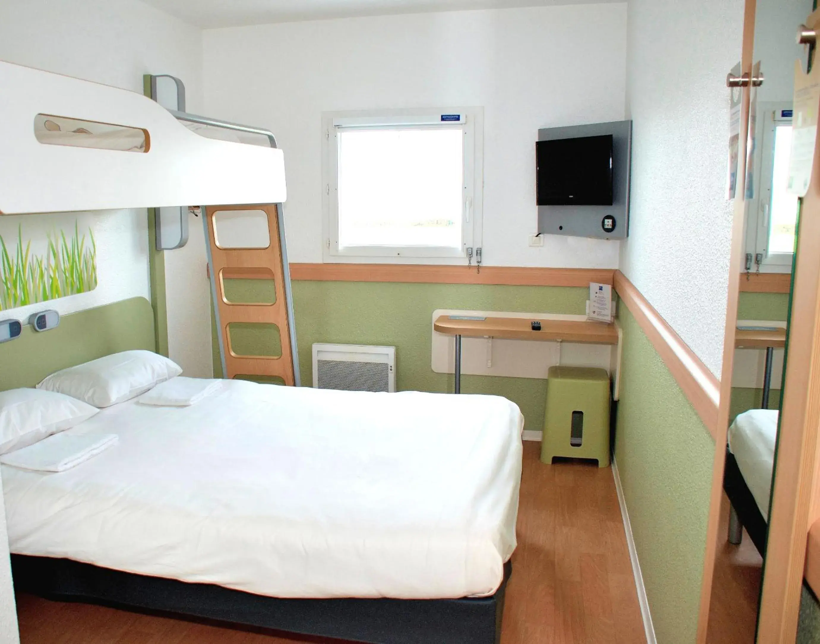 Bedroom, Bed in ibis budget Flers Grands Champs Bedroom, Bed in ibis budget Flers Grands Champs
