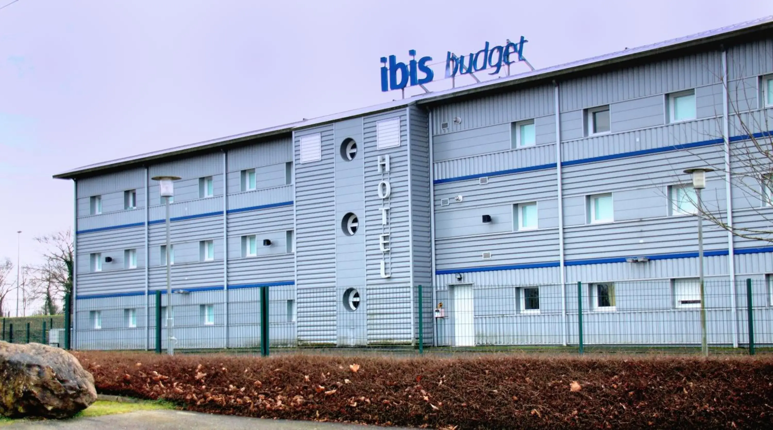Facade/entrance in ibis budget Flers Grands Champs Facade/entrance in ibis budget Flers Grands Champs