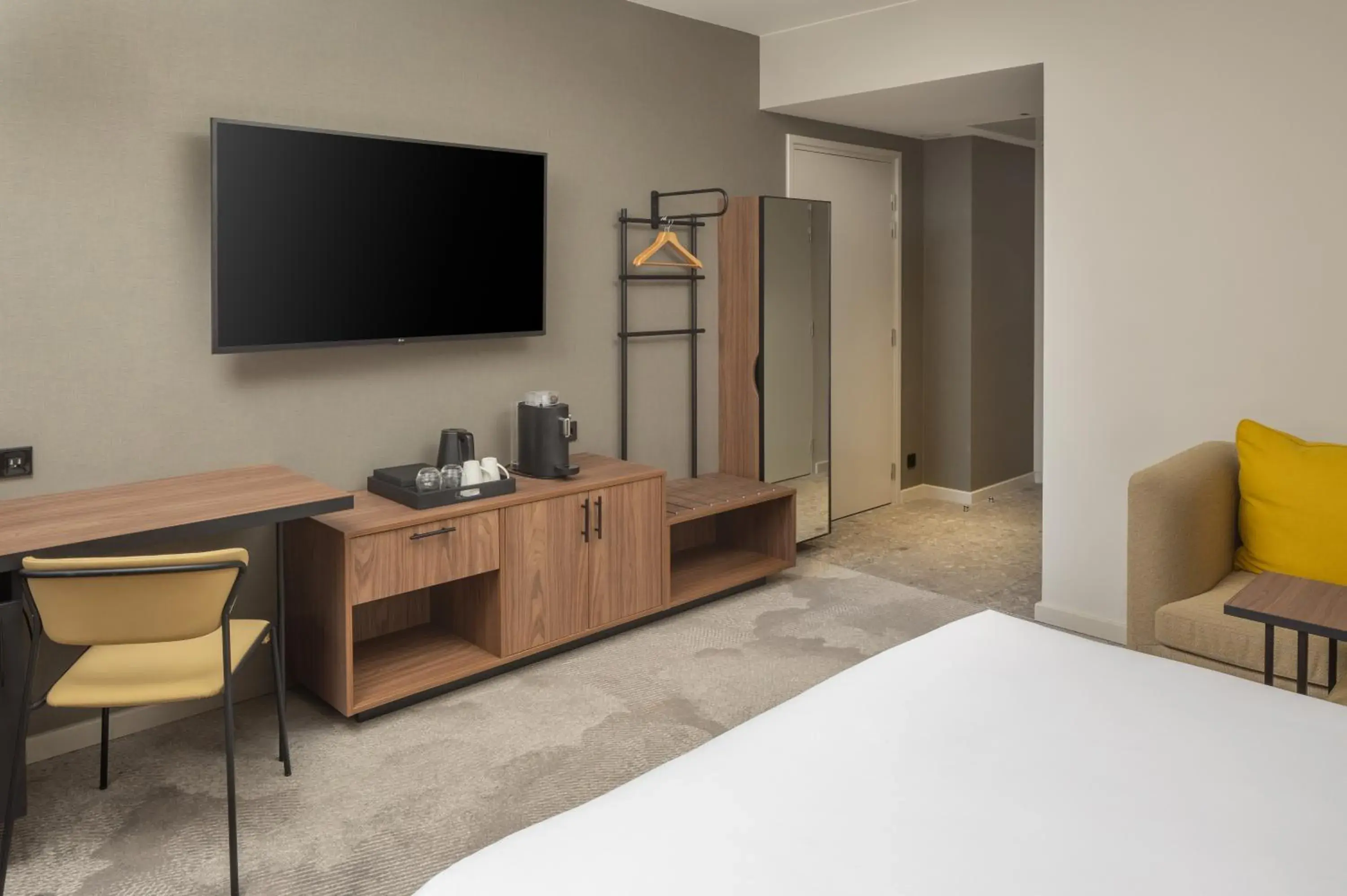 Bedroom, Bed in Hyatt Place Paris Charles de Gaulle Airport Bedroom, Bed in Hyatt Place Paris Charles de Gaulle Airport