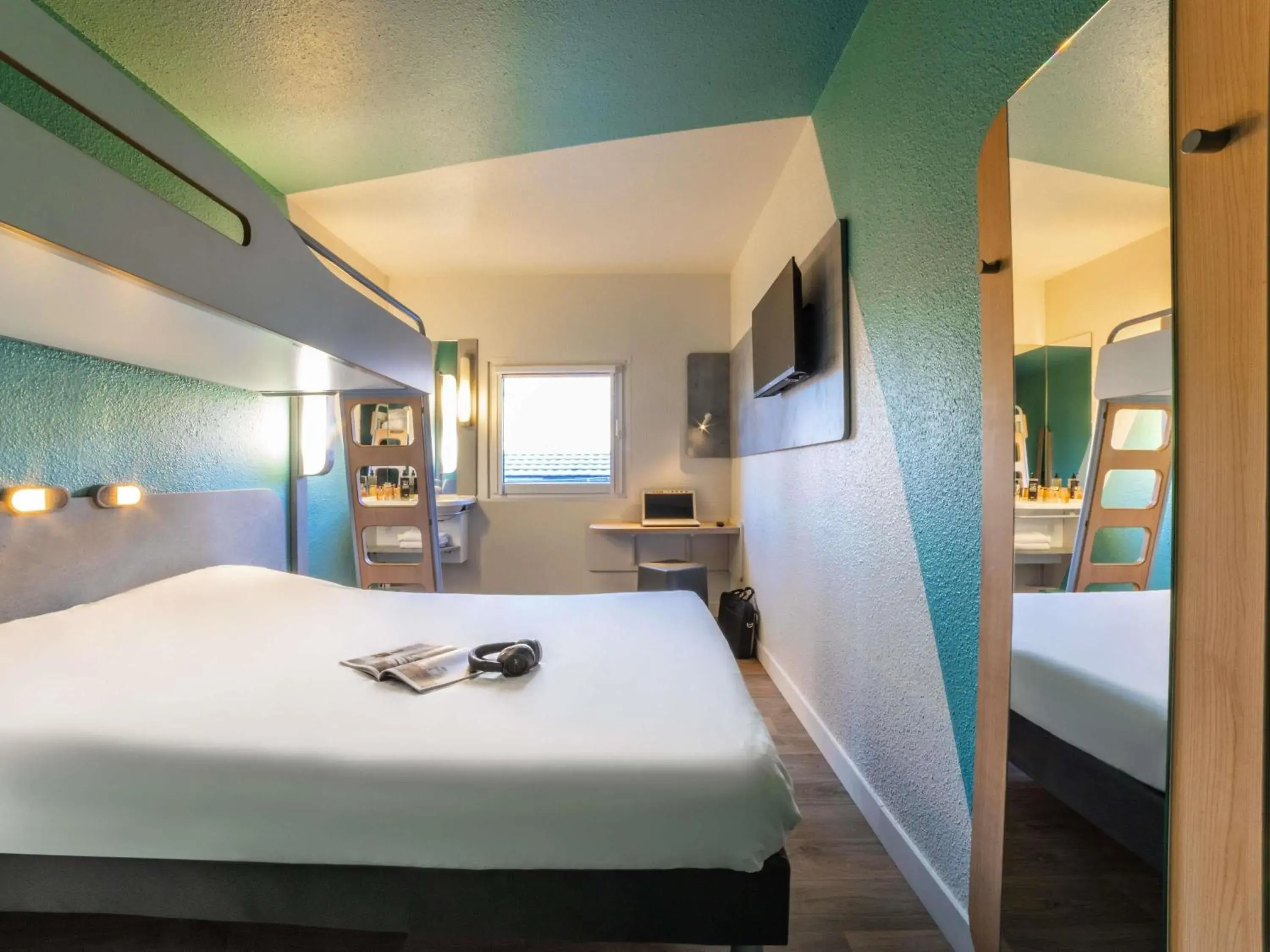 Bedroom, Bed in ibis budget Sucy en Brie Bedroom, Bed in ibis budget Sucy en Brie