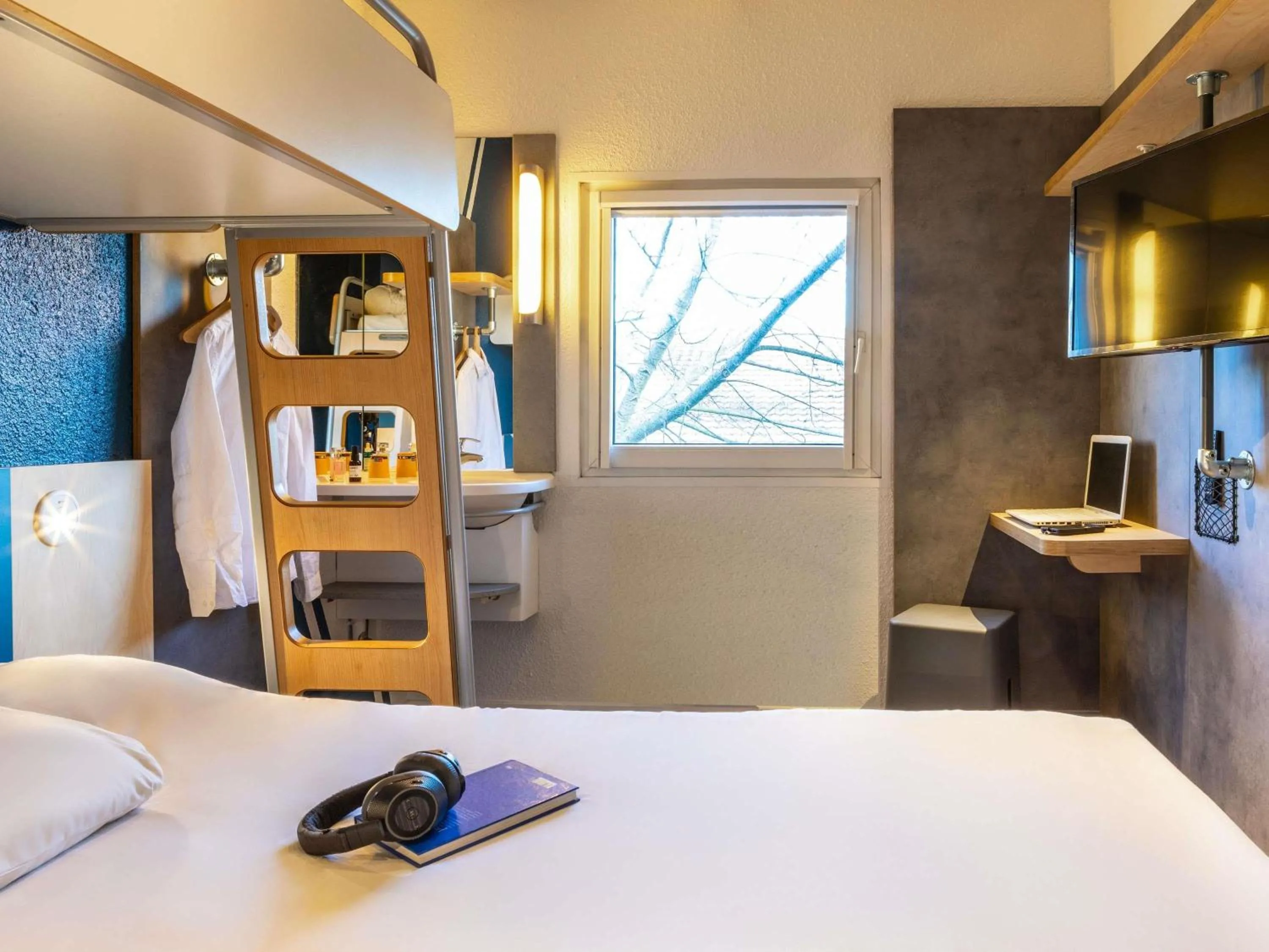 Property building, Bed in Ibis Budget Sucy en Brie