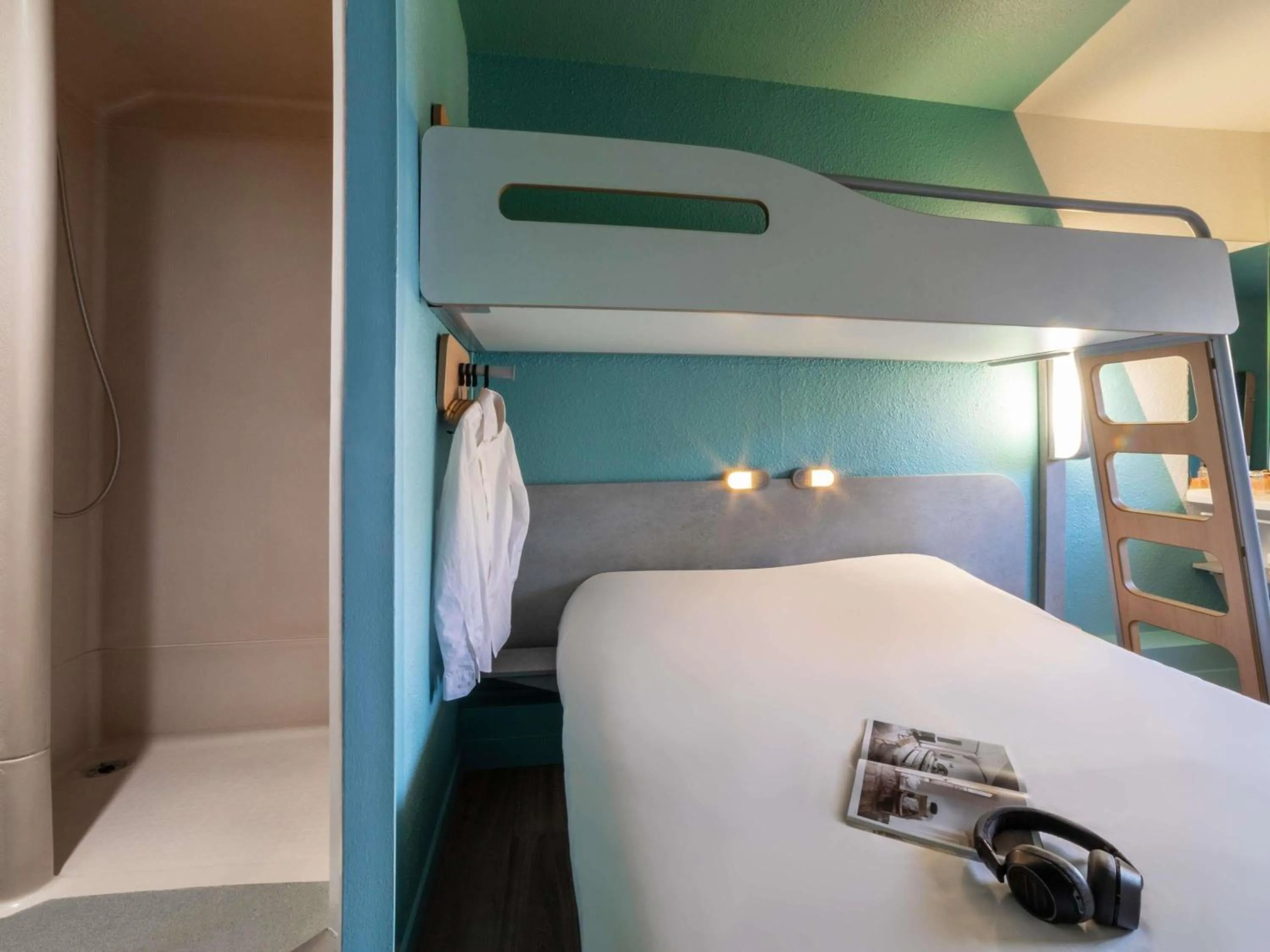 Bedroom, Bed in ibis budget Sucy en Brie